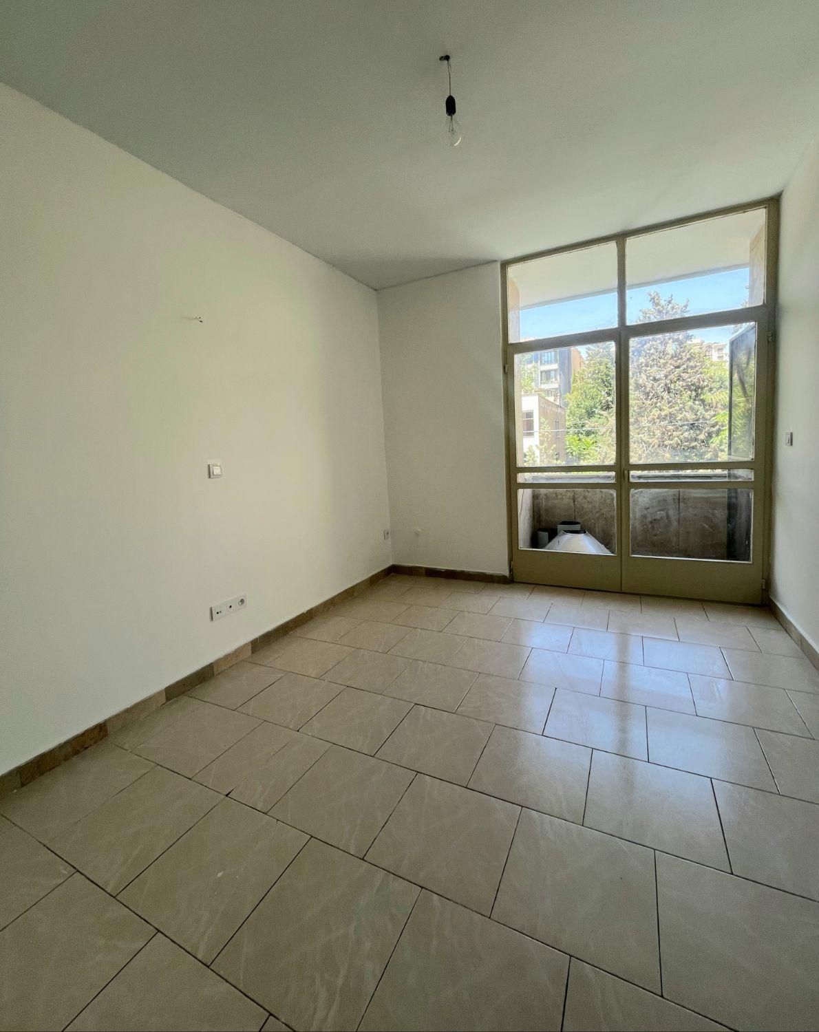 ۳۰۰ متر تک واحدی پاسداران / قابل تبدیل