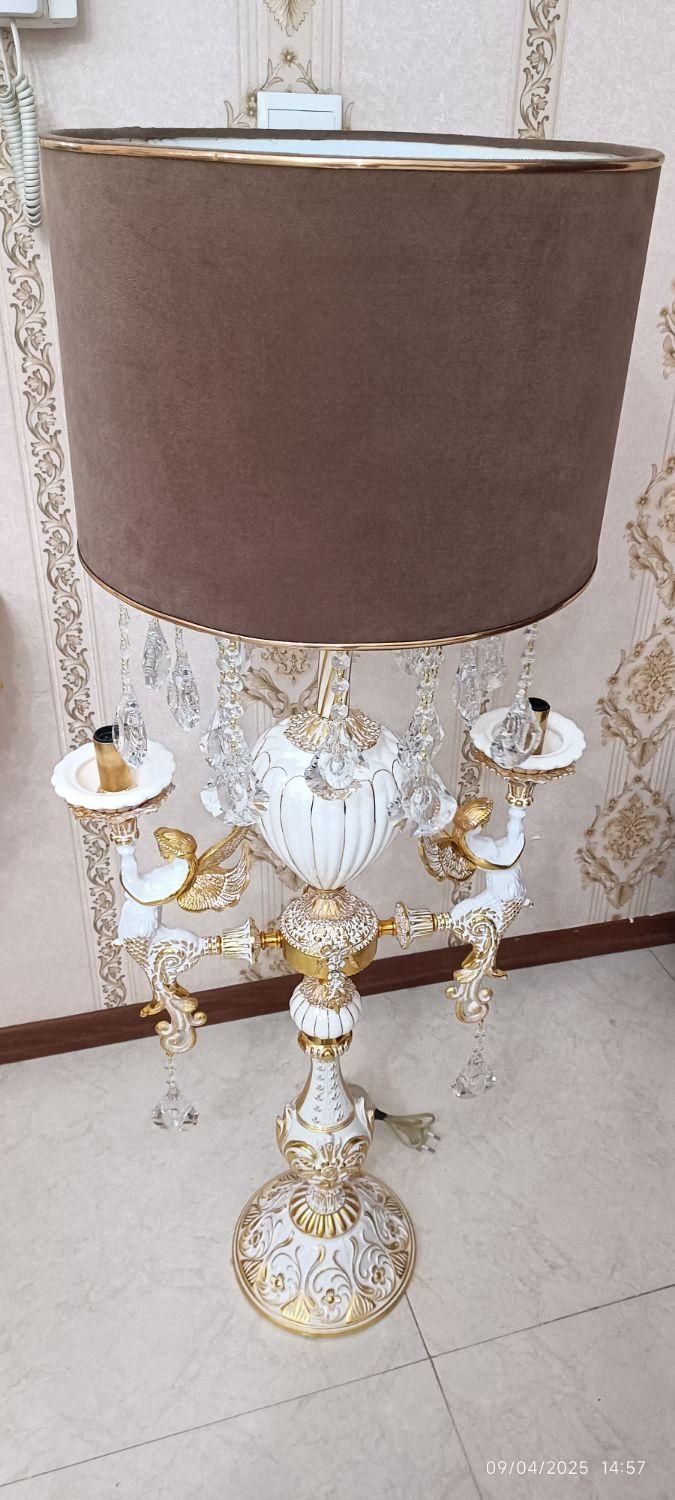 آباژور کنار سالنی فرشته|چراغ خواب و آباژور|تهران, خاک سفید|دیوار