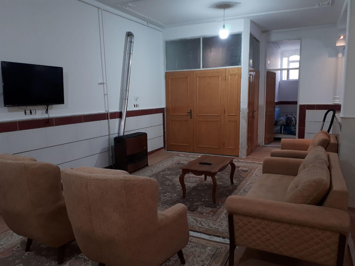 منزل ویلایی مستقل با ورودی جدا و اینترنت|اجارهٔ کوتاه‌مدت آپارتمان و سوئیت|قم, بلوار امین و ساحلی|دیوار