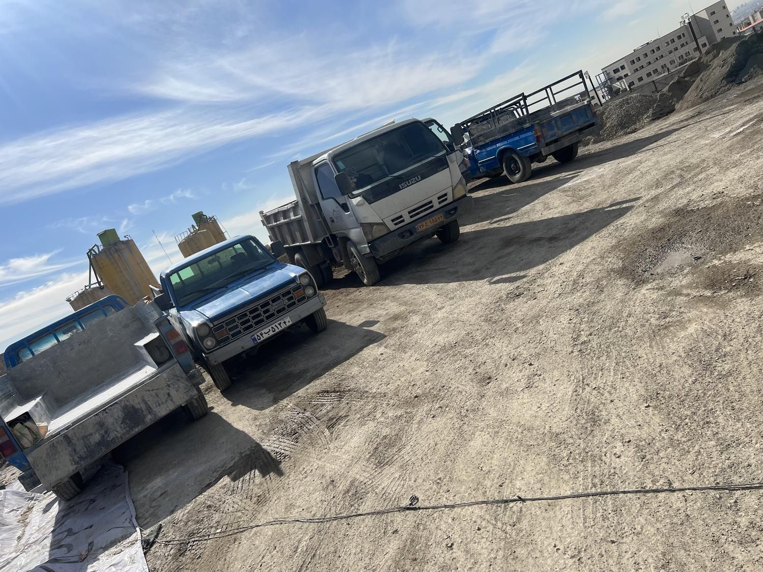 حمل خاک نخاله با نیسان خاور گارگر و بابکت مینی بیل|خدمات حمل و نقل|تهران, اقدسیه|دیوار