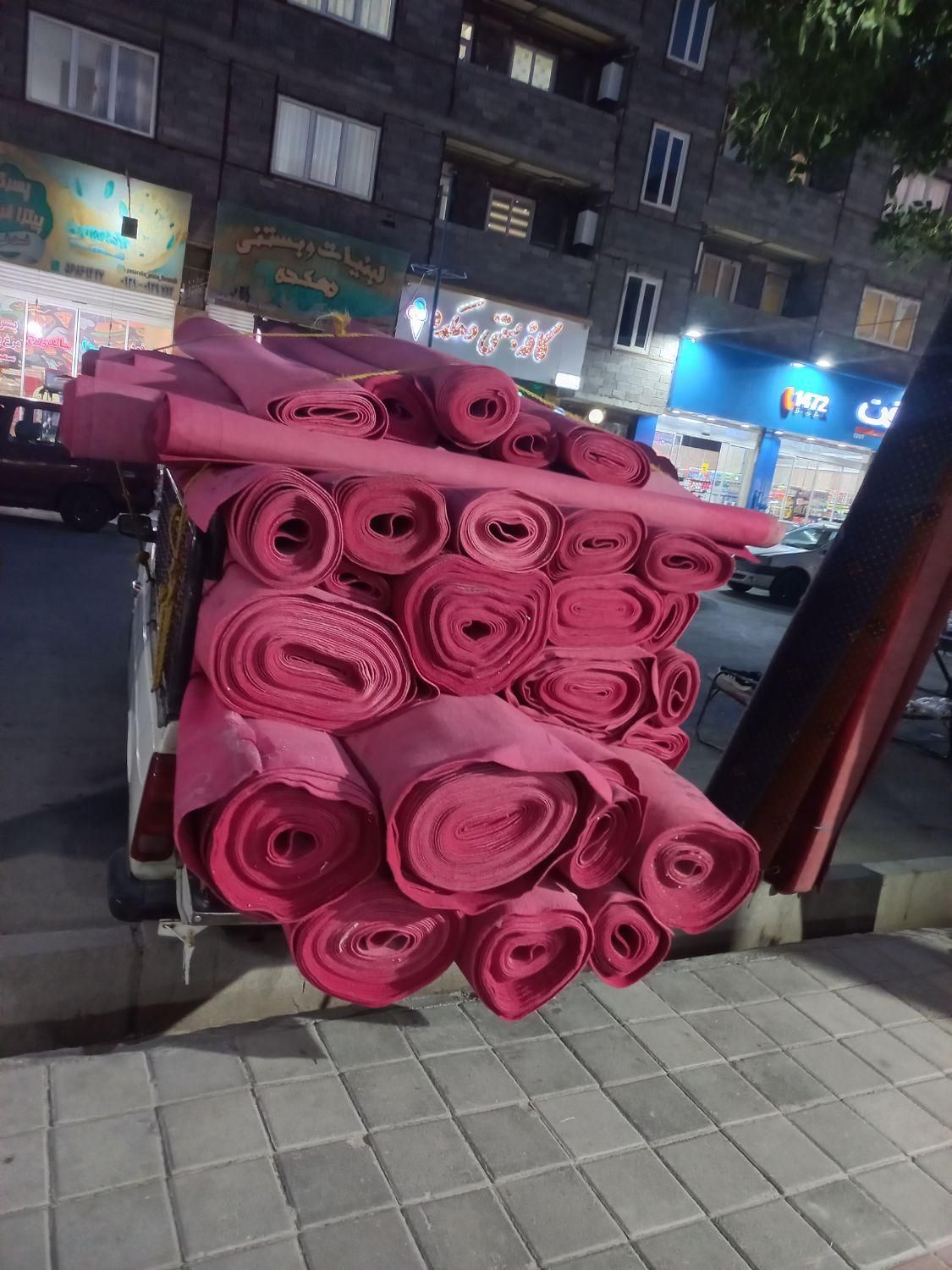 موکت نمایشگاهی طوسی و قرمز|موکت|تهران, بهارستان|دیوار