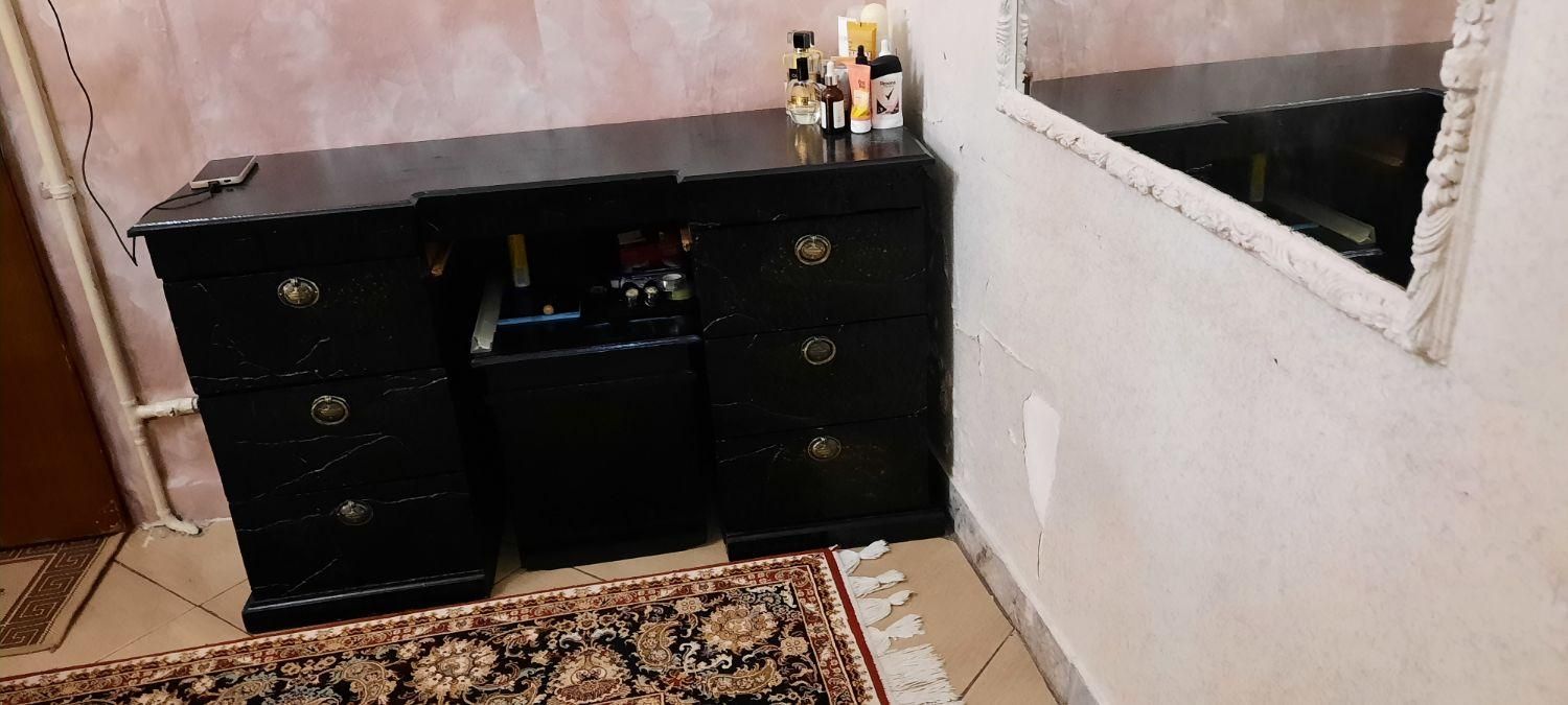 ویترین شیشه ای     میز ارایشی ۶ کشو     میز تلفن|بوفه، ویترین، کنسول|تهران, امیریه|دیوار