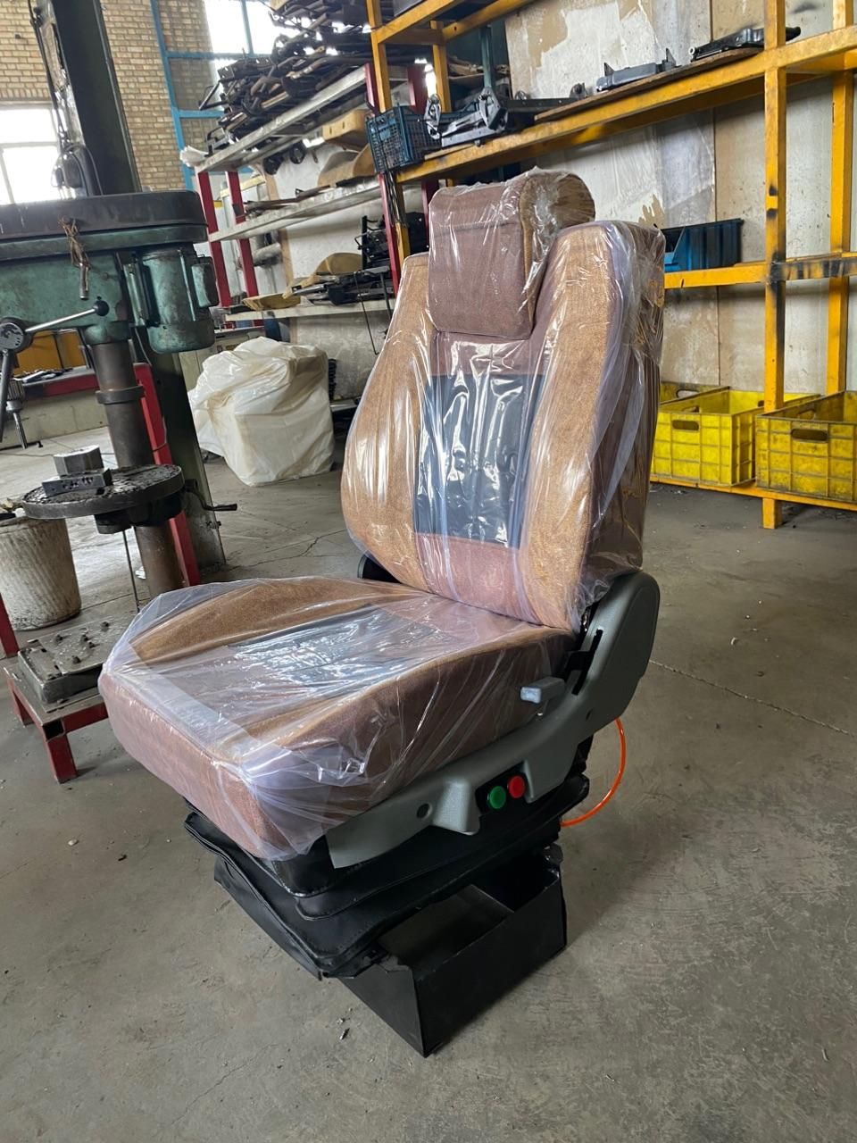 صندلی کامیون ولوویی|قطعات یدکی و لوازم جانبی|شهرکرد, |دیوار