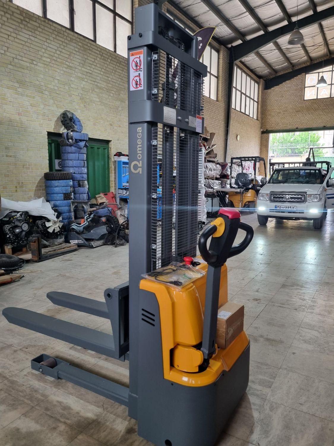 لیفتراک یال و کوماتسو و دوو|ماشین‌آلات صنعتی|رباط‌کریم, |دیوار