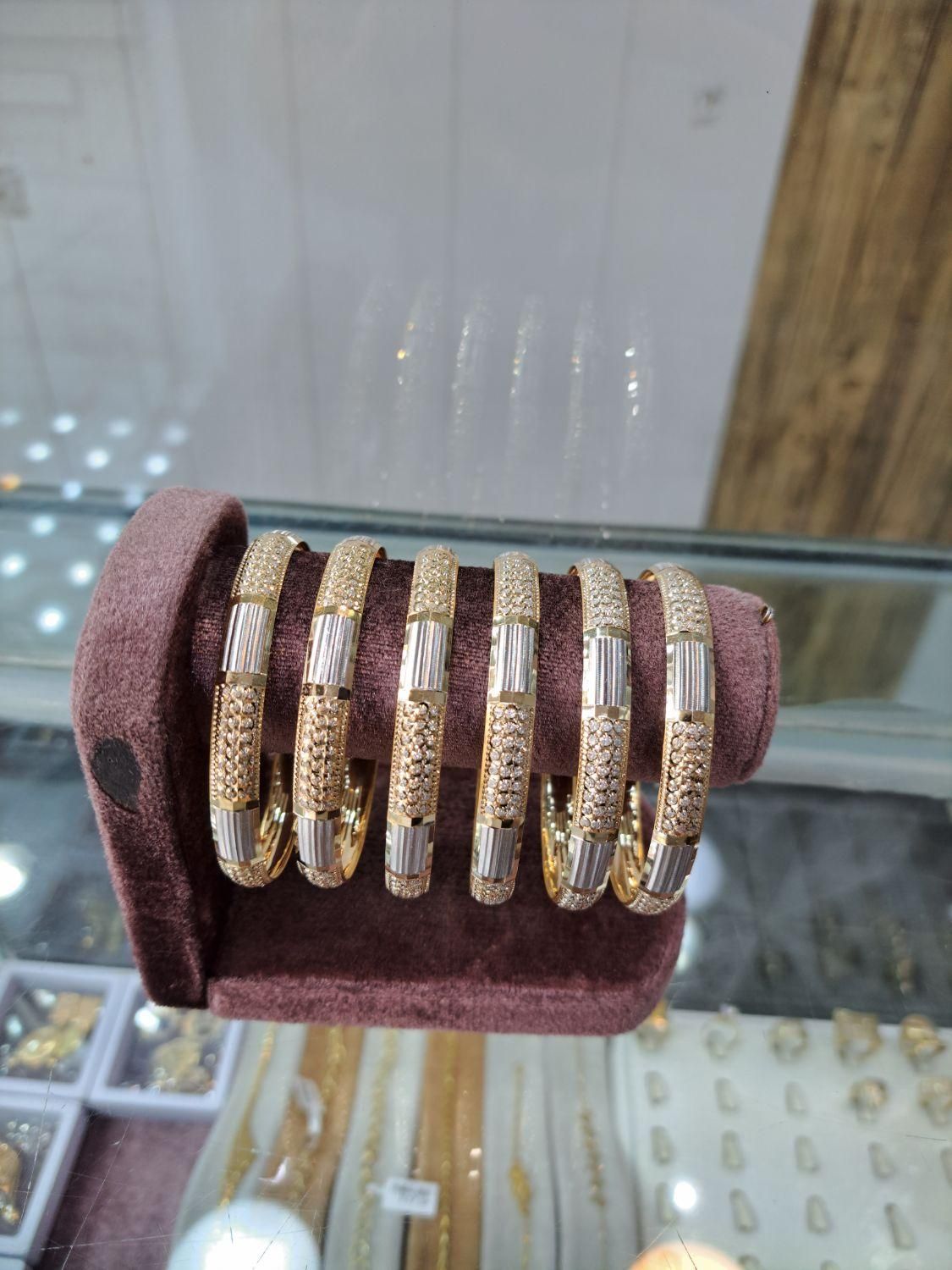 النگو ثمر|جواهرات|قم, نیروگاه|دیوار