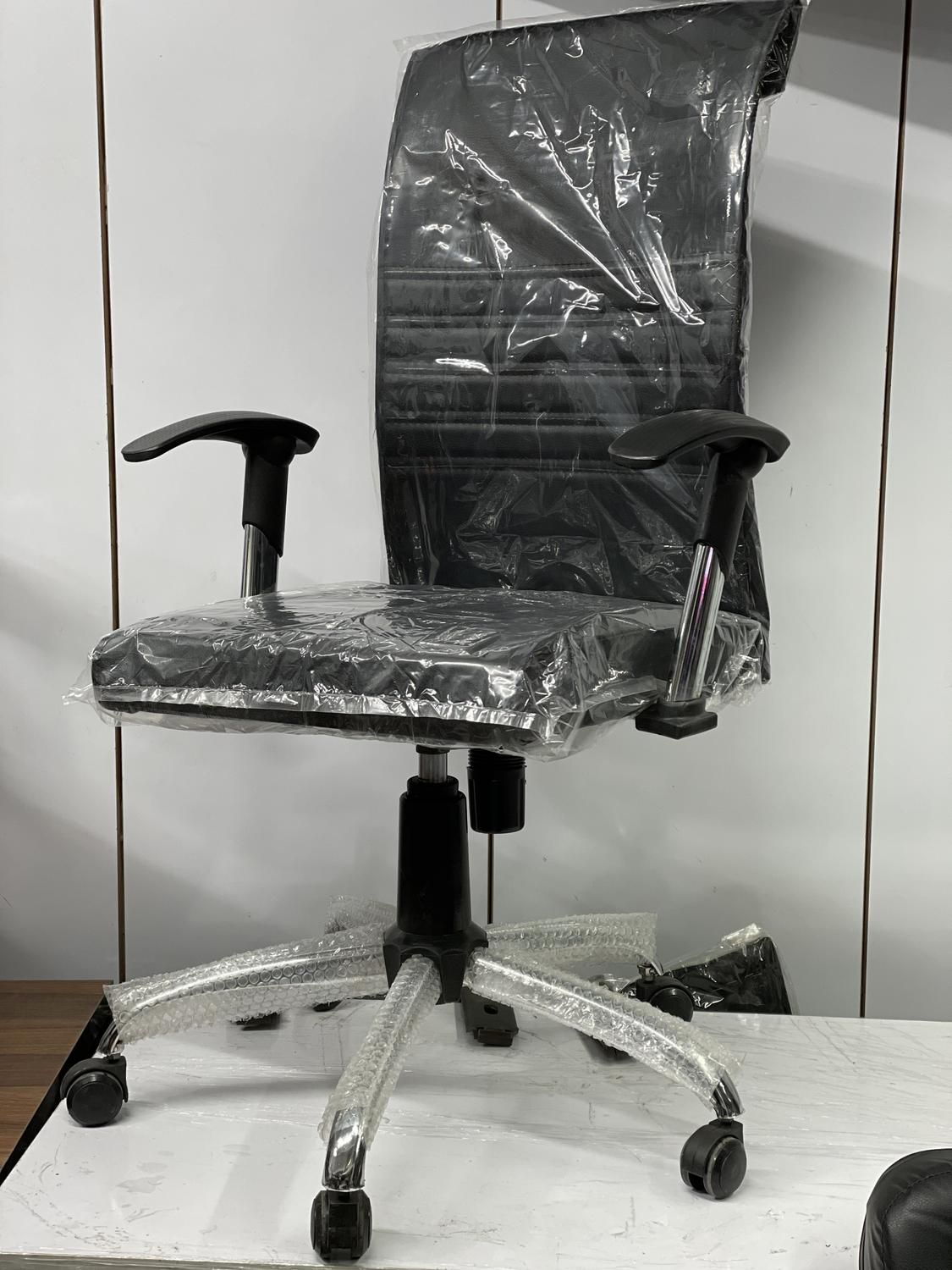 صندلی اداری چرخدار جکدار ( کرکره ای)|دفتر کار|اصفهان, خواجو|دیوار
