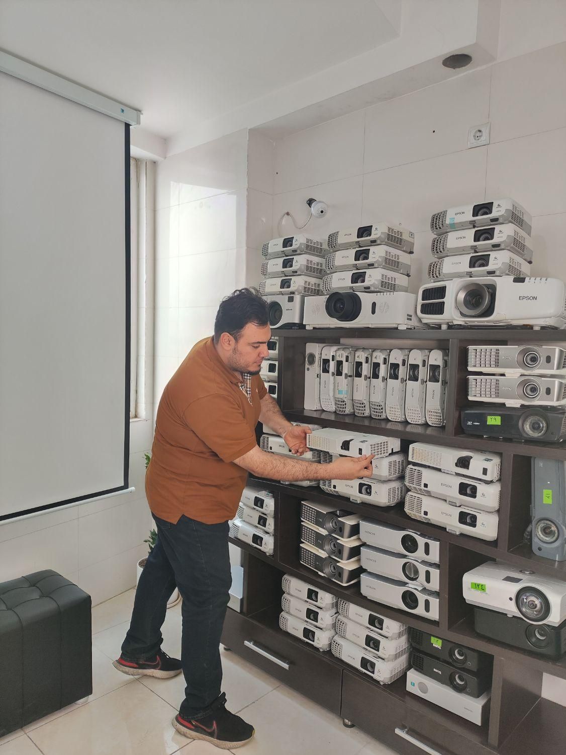 ویدیو پروژکتور SONY مناسب مساجد،طلاب،مراسم مذهبی|تلویزیون و پروژکتور|قم, صفائیه|دیوار