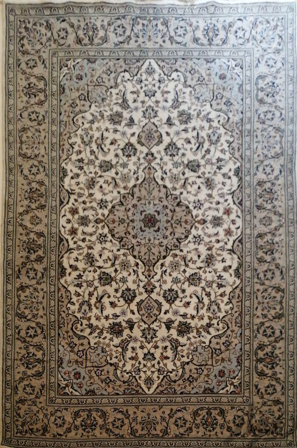 فرش کاشان زمینه کرم|فرش|تهران, قزل قلعه|دیوار
