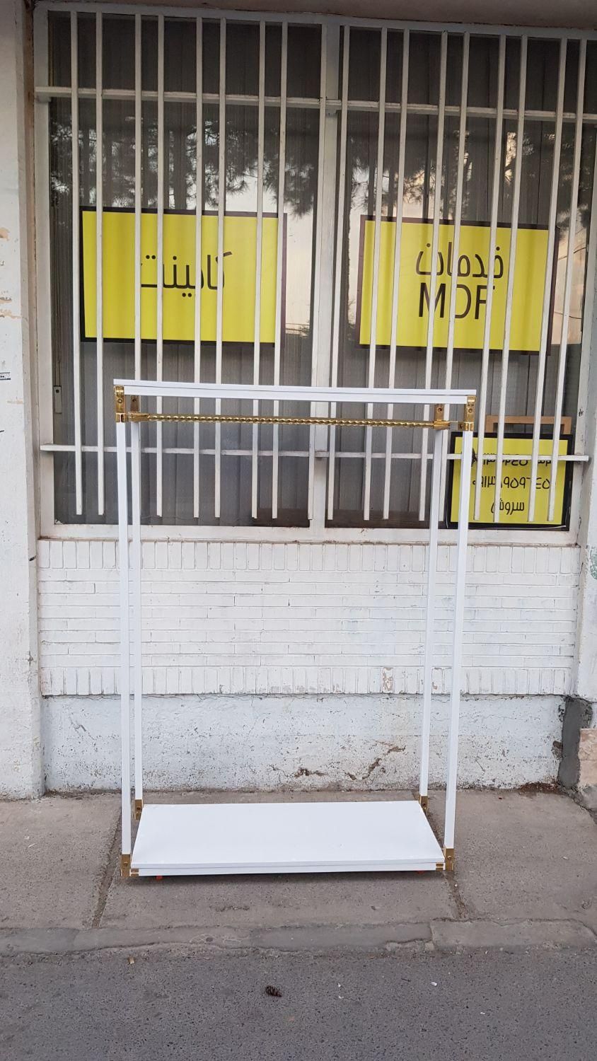 رگال آویز لباس و طبقه دار|فروشگاه و مغازه|شاهینشهر, |دیوار