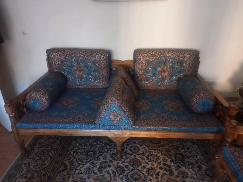 تخت سنتی چوبی|مبلمان خانگی و میز عسلی|قم, بنیاد|دیوار