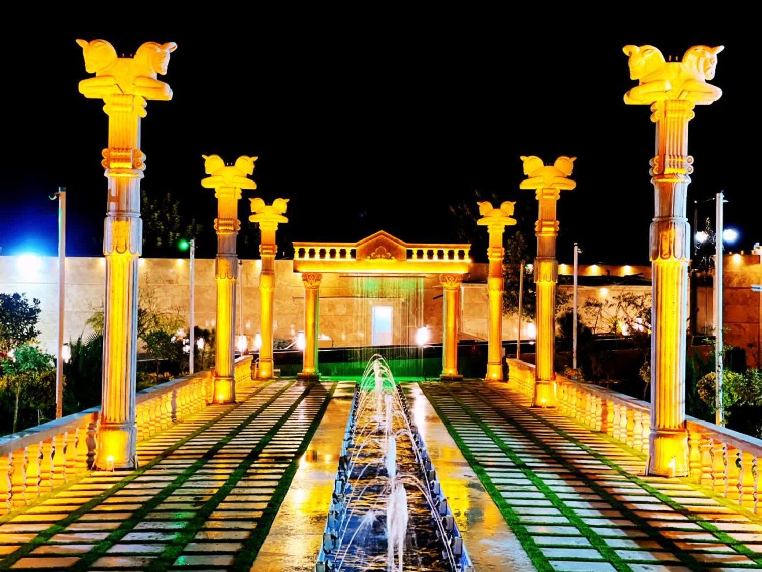 عمارت مجلل با 2 استخر و 3 خواب کد 90|اجارهٔ کوتاه‌مدت ویلا و باغ|اصفهان, بهارستان|دیوار