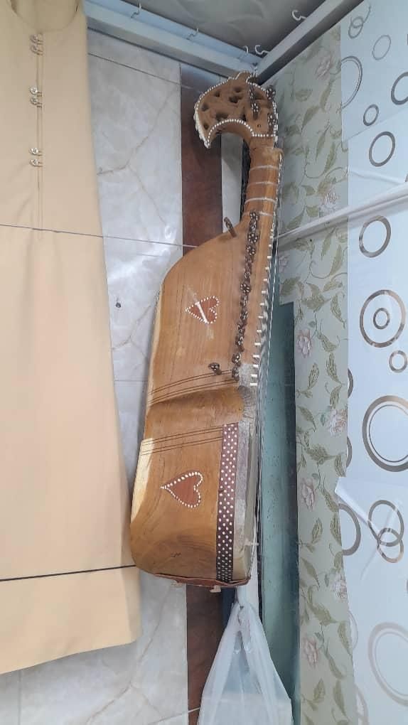 دمبوره رباب|سازهای سنتی|کهریزک, |دیوار