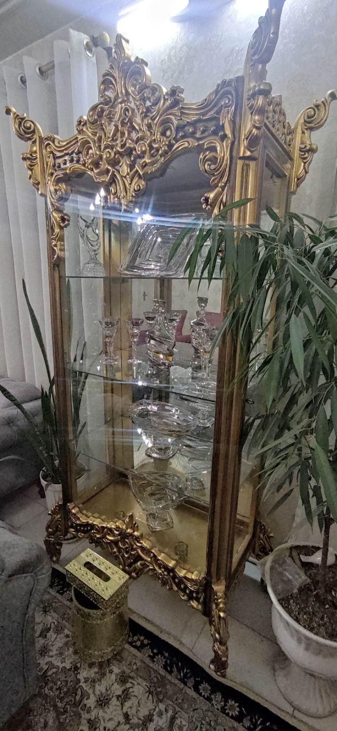 مبل کلاسیک ۹ نفره و به همراه بوفه و ساعت ایستاده|مبلمان خانگی و میز عسلی|تهران, شهرک تختی|دیوار