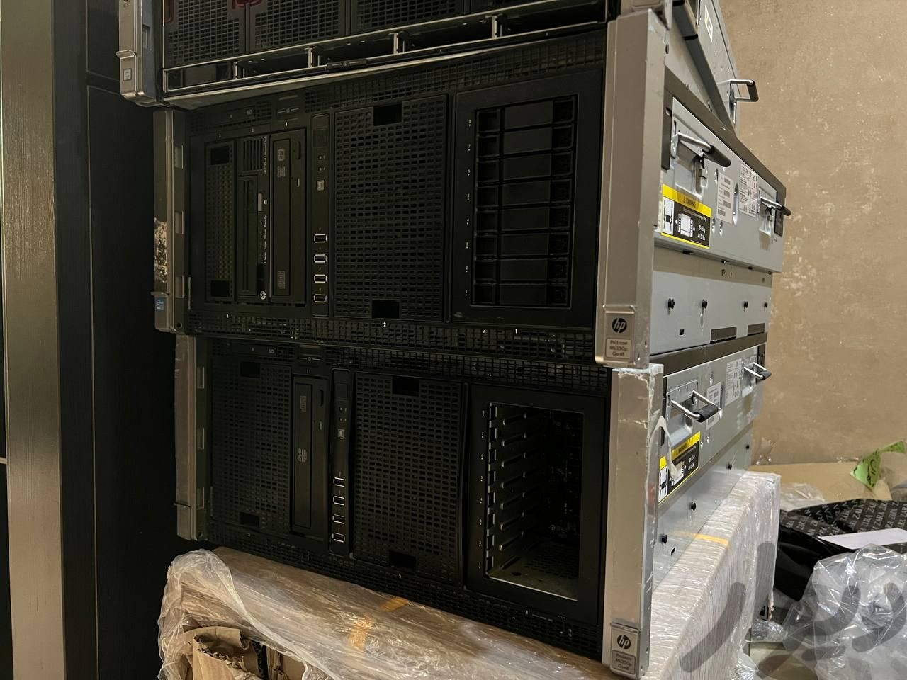 سرور رکمونت HP ML350 G8 8SFF|مودم و تجهیزات شبکه رایانه|تهران, عباس‌آباد|دیوار
