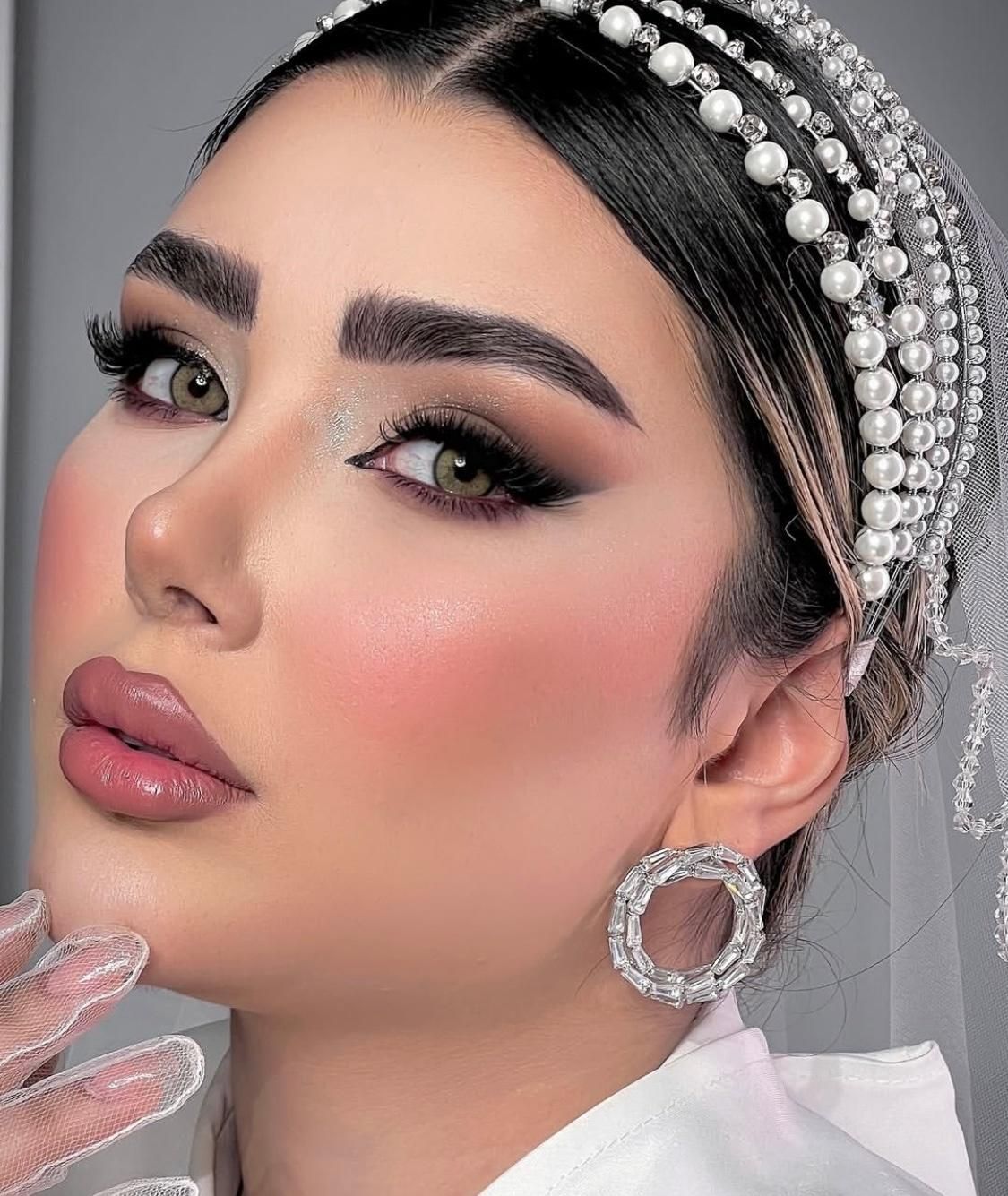 خدمات میکاپ و شنیون عروس و همراهی|خدمات آرایشگری و زیبایی|مشهد, فردوسی|دیوار