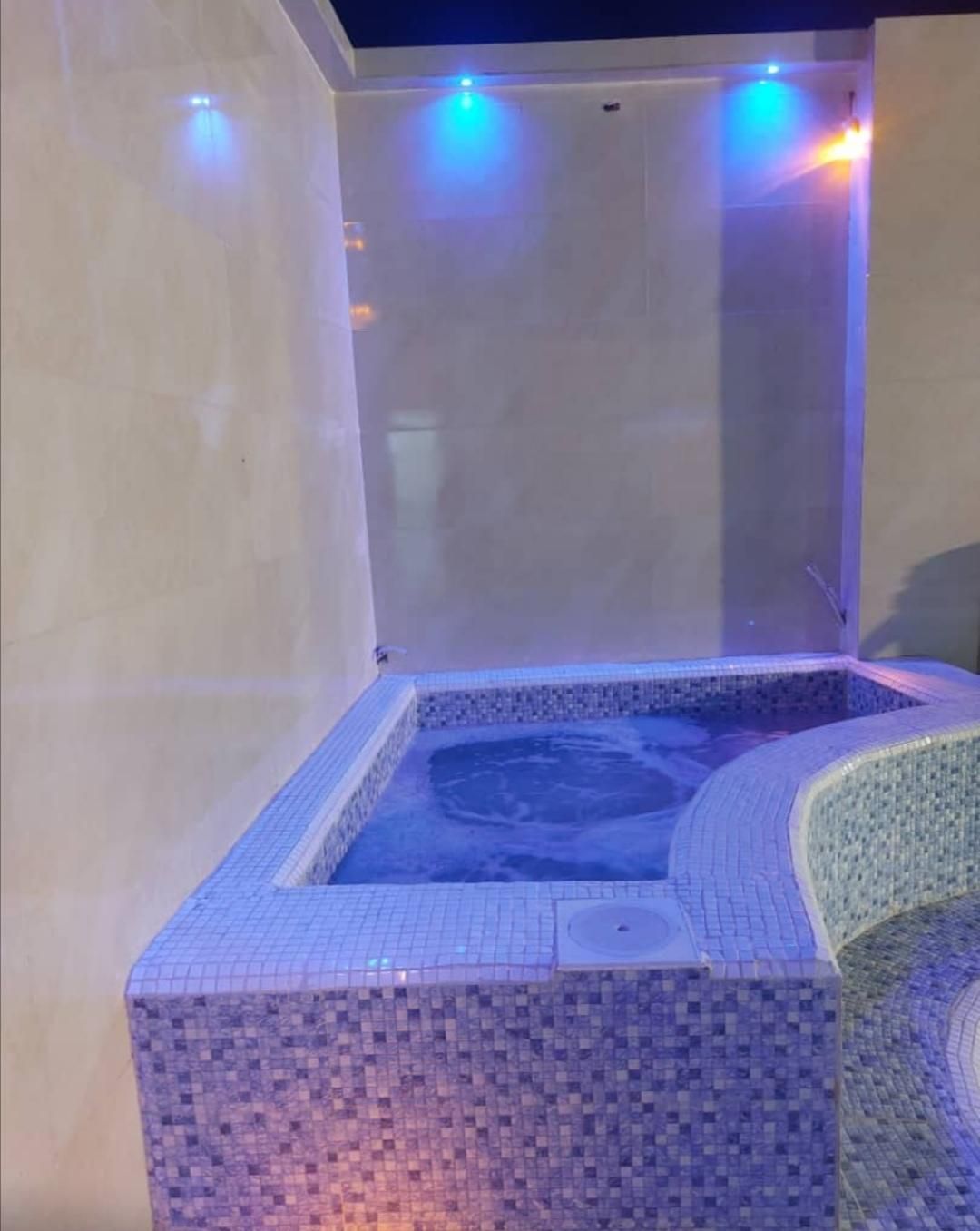 اجاره ویلا استخر دار روزانه آبشورک|اجارهٔ کوتاه‌مدت ویلا و باغ|بندرعباس, |دیوار