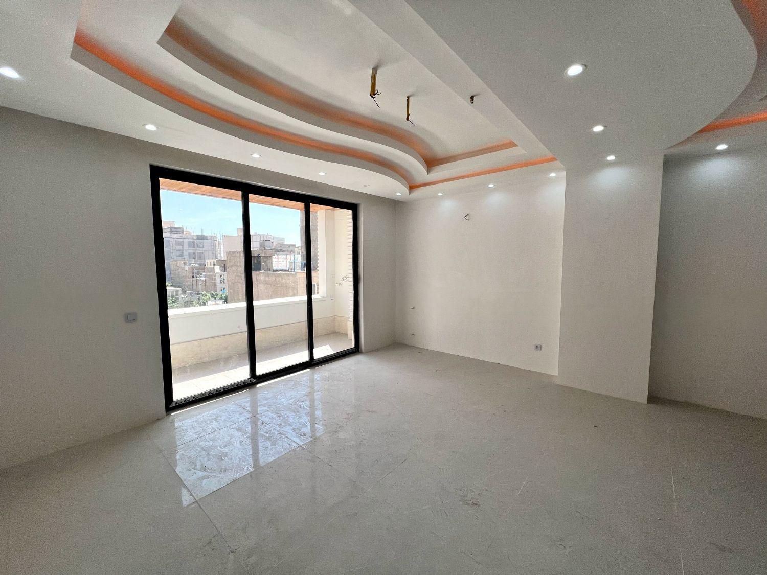 آپارتمان ۱۴۰متر/سه خواب /کلید نخورده/خیابان رسالت|فروش آپارتمان|ورامین, |دیوار