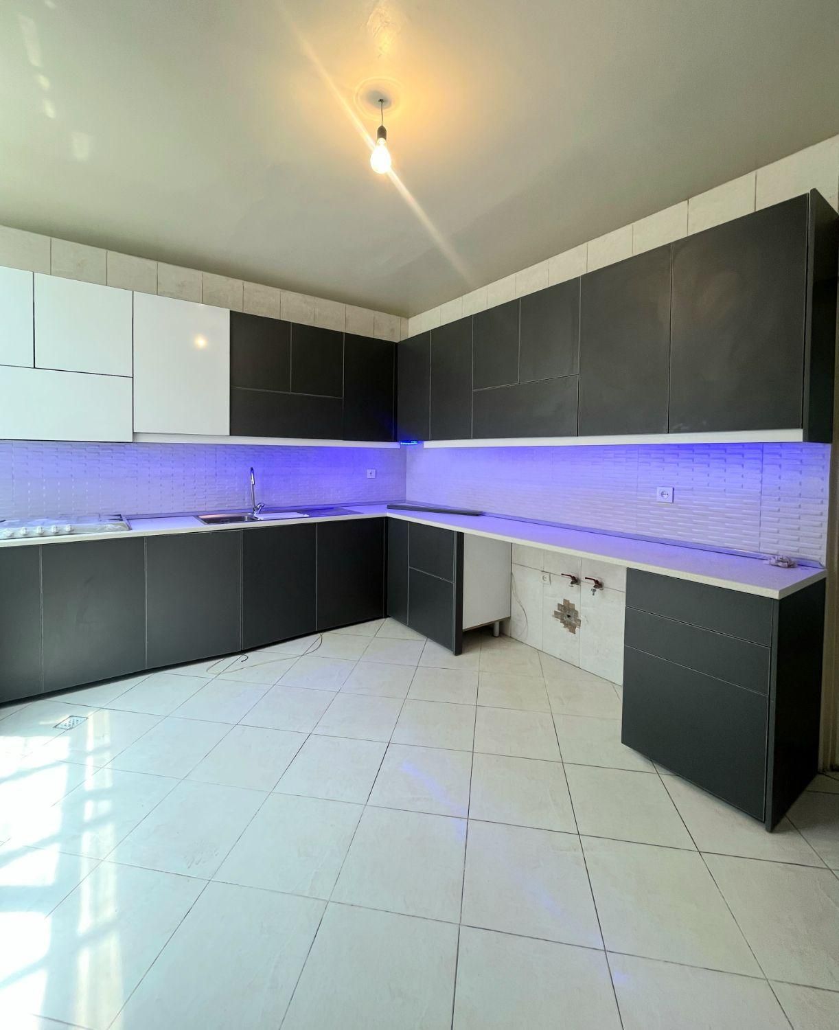 ۳۰۰ متر تک واحدی پاسداران / قابل تبدیل