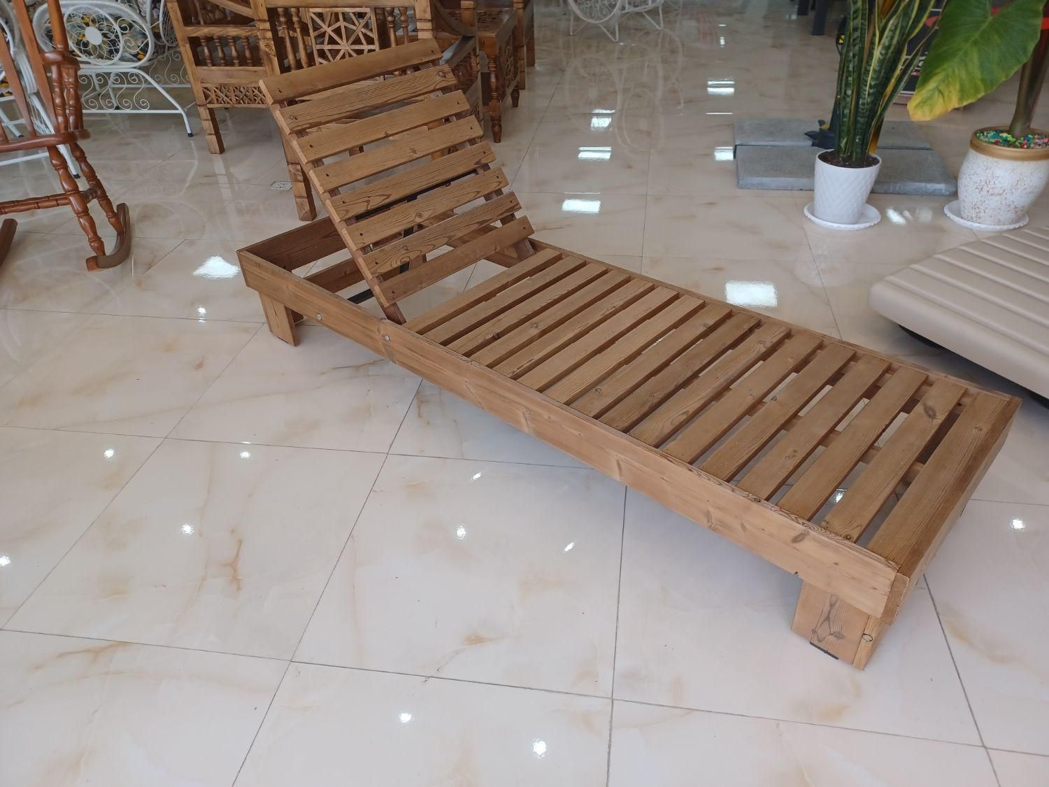 صندلی کنار استخری چوبی ترمو|صندلی و نیمکت|چهارباغ, |دیوار