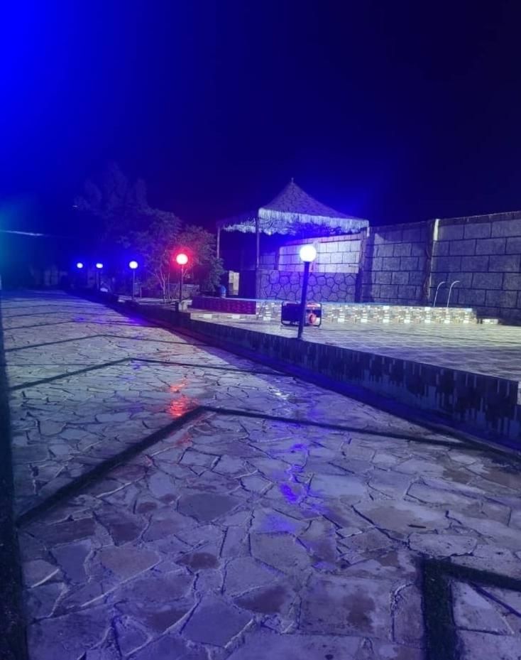 اجاره باغ مبله|اجارهٔ کوتاهمدت ویلا و باغ|شیراز, بید زرد|دیوار