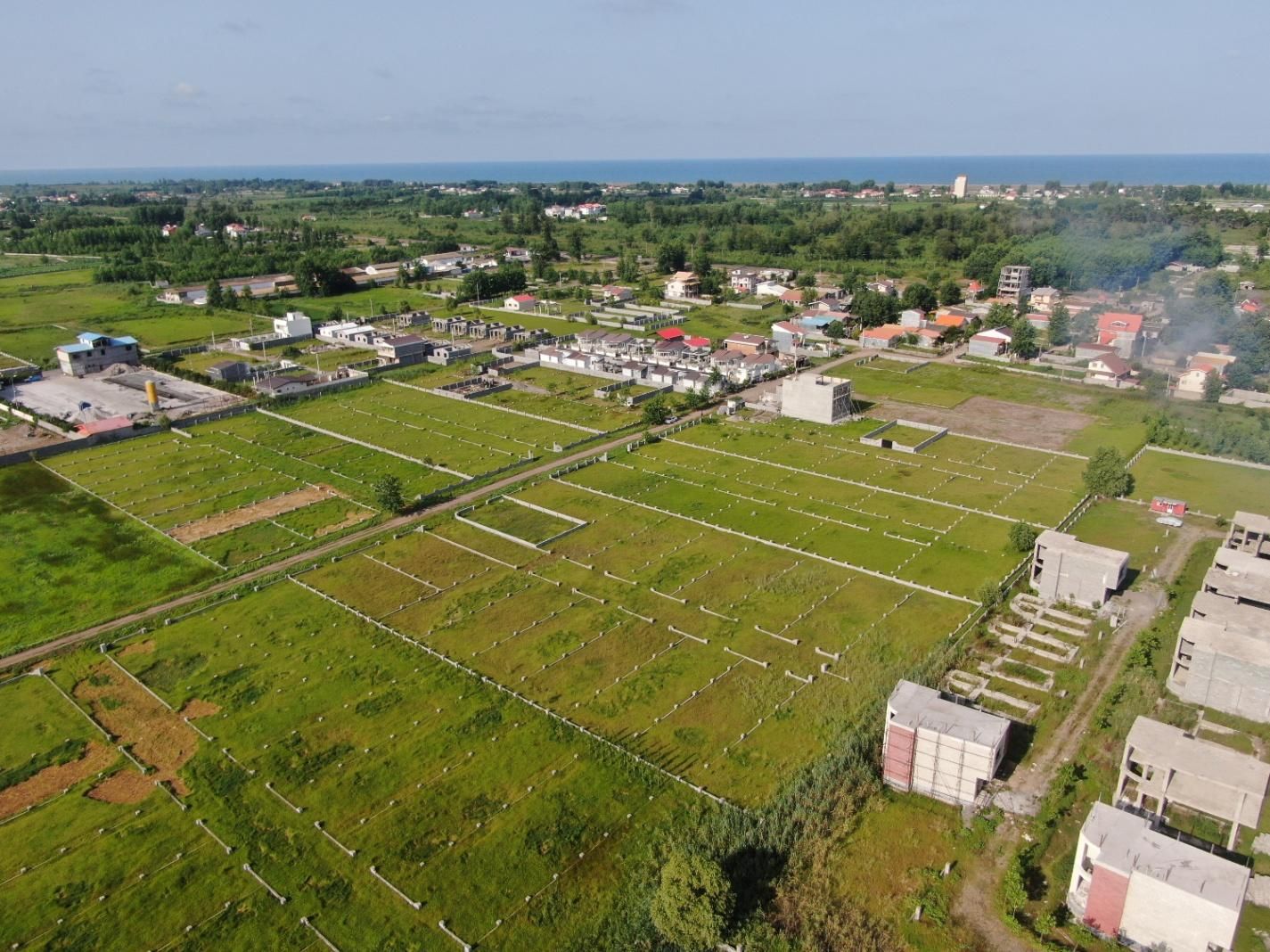 زمین شهرکی داخل بافت مسکونی باسندتک برگ کناردریا|فروش زمین و ملک کلنگی|چاف و چمخاله, |دیوار