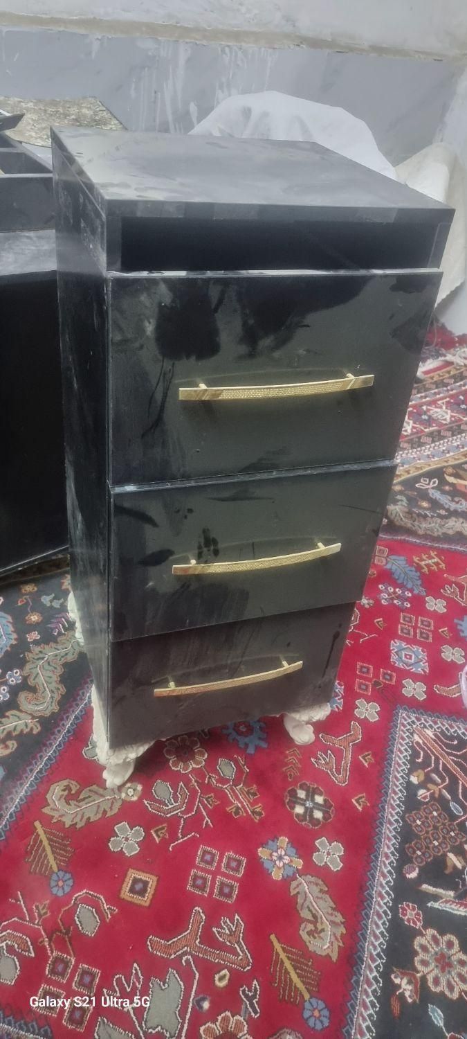 ۴عددفایل ام دی اف۳عدد اینه یک عدد  میزناخن|آرایشگاه و سالن‌های زیبایی|قرچک, شهرک گلها|دیوار