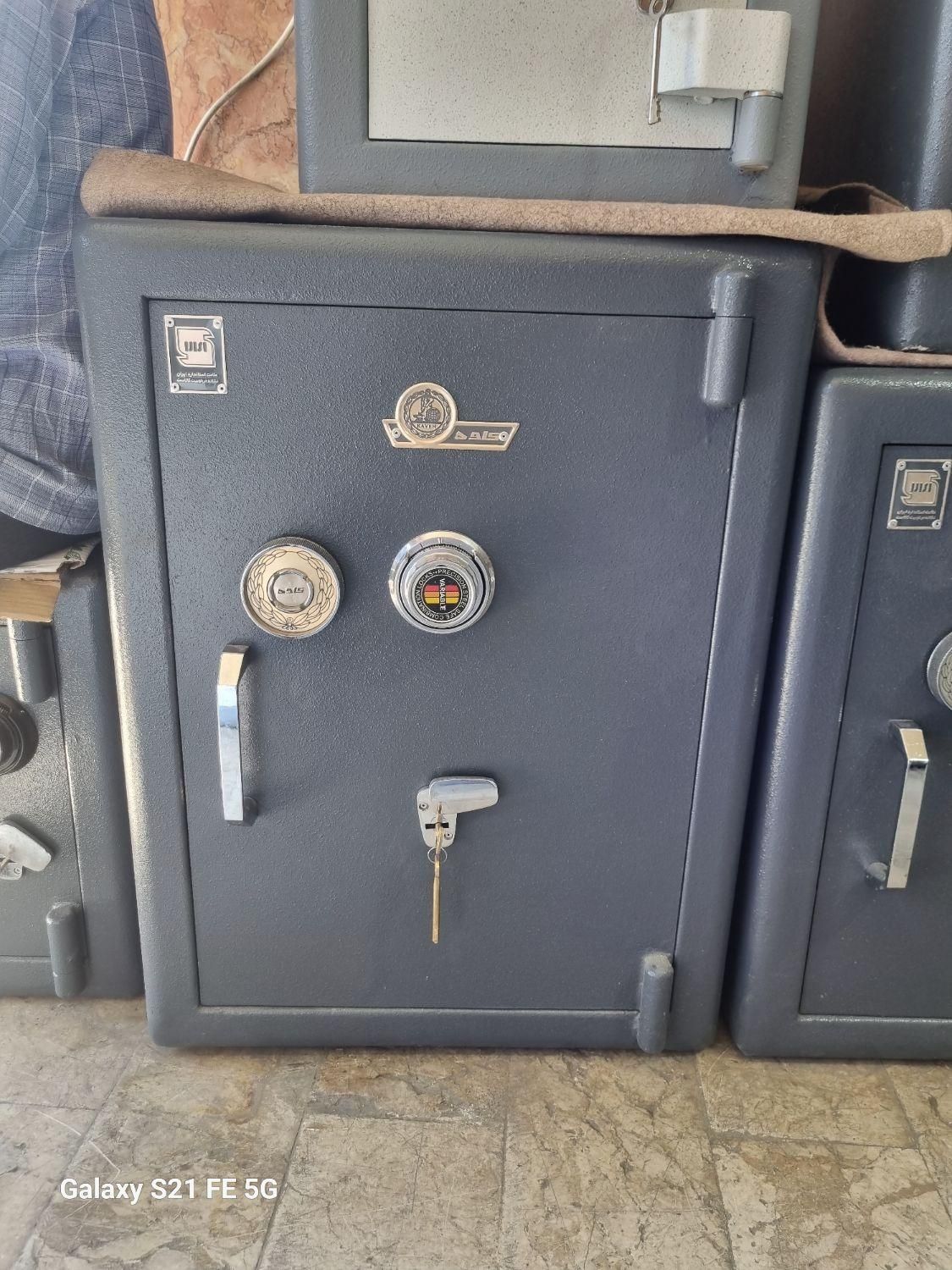 گاوصندوق کاوه اصل ۵۵۰Kr گاو صندوق ۸۰در۶۰|ابزارآلات|تهران, شهرک طالقانی|دیوار