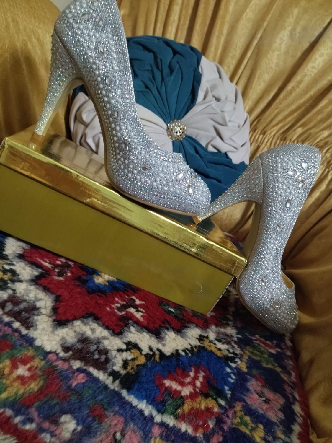 کفش نگین دار اصل هفت رنگ سایز40 و کیف|کیف، کفش، کمربند|تبریز, |دیوار