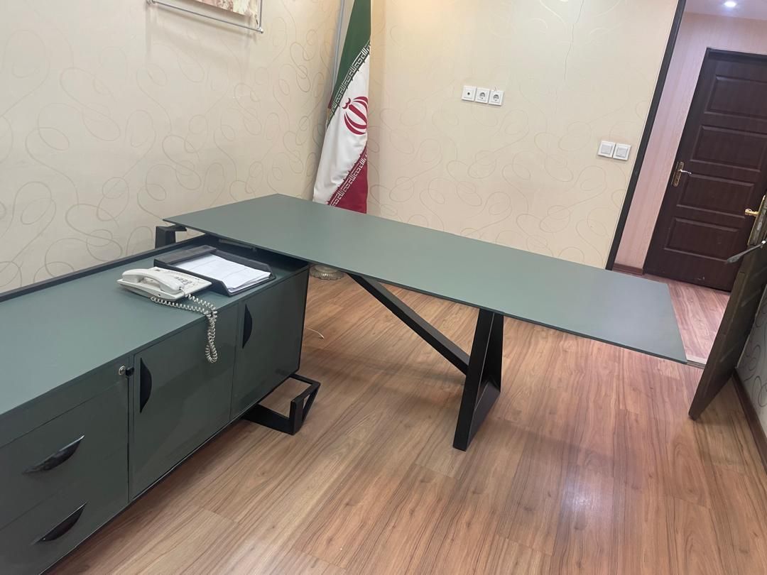 میز مدیریتی هم راه با صندلی چرمی|دفتر کار|تهران, جردن|دیوار