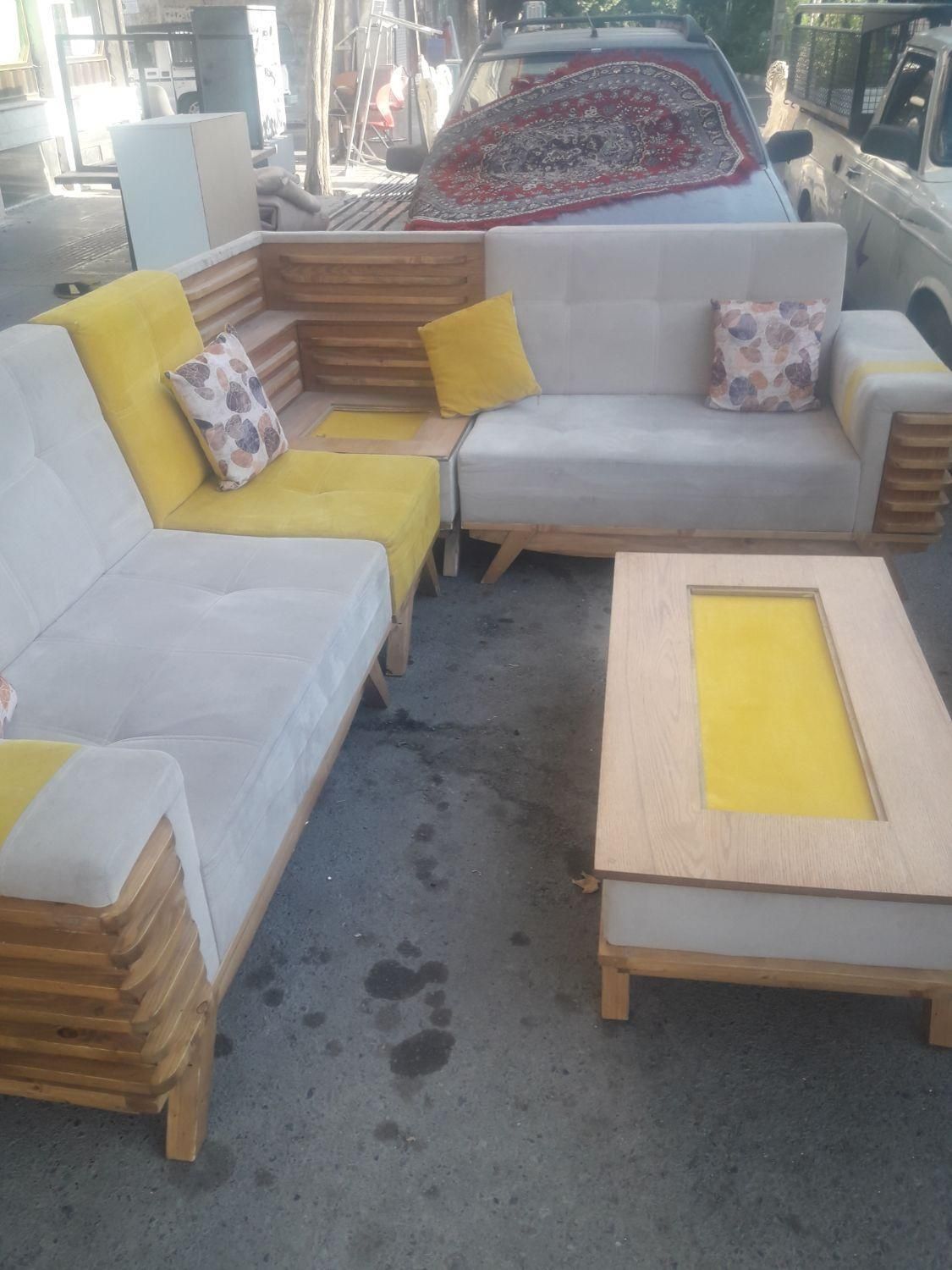 خریدار مبل صندلی میز نهار خوری هستم|مبلمان خانگی و میز عسلی|کرج, درختی|دیوار