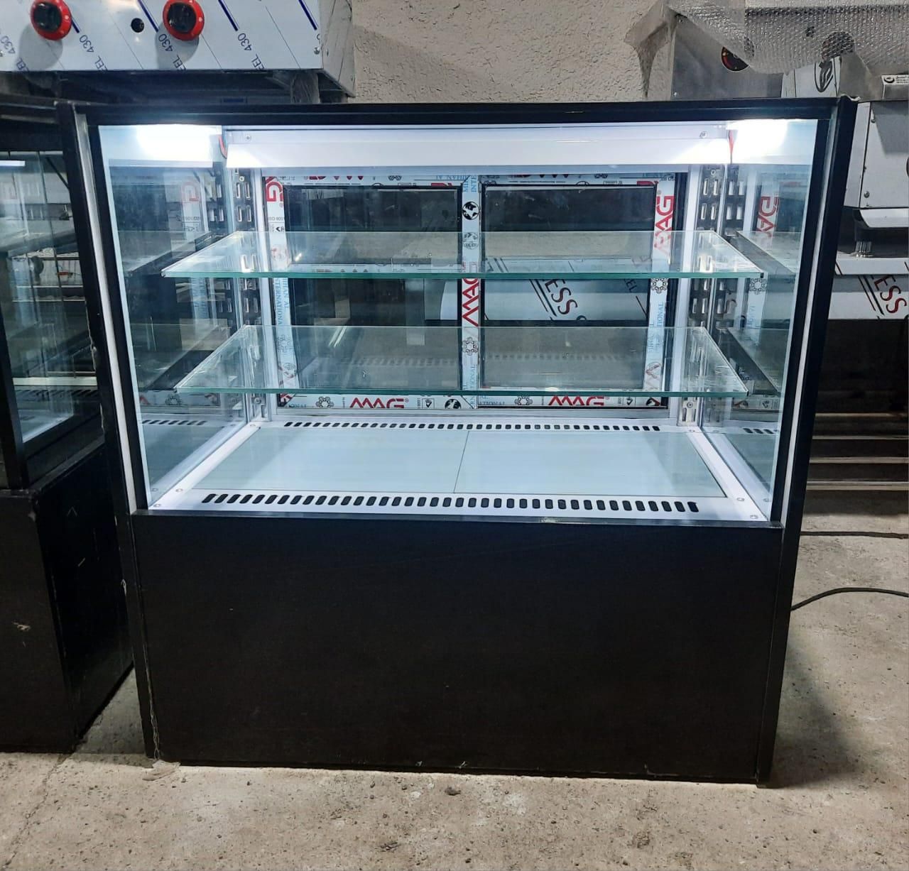 یخچال شوکیک کانتری و شو کیک رومیزی کافه (کافی شاپ)|فروشگاه و مغازه|شیراز, محراب|دیوار