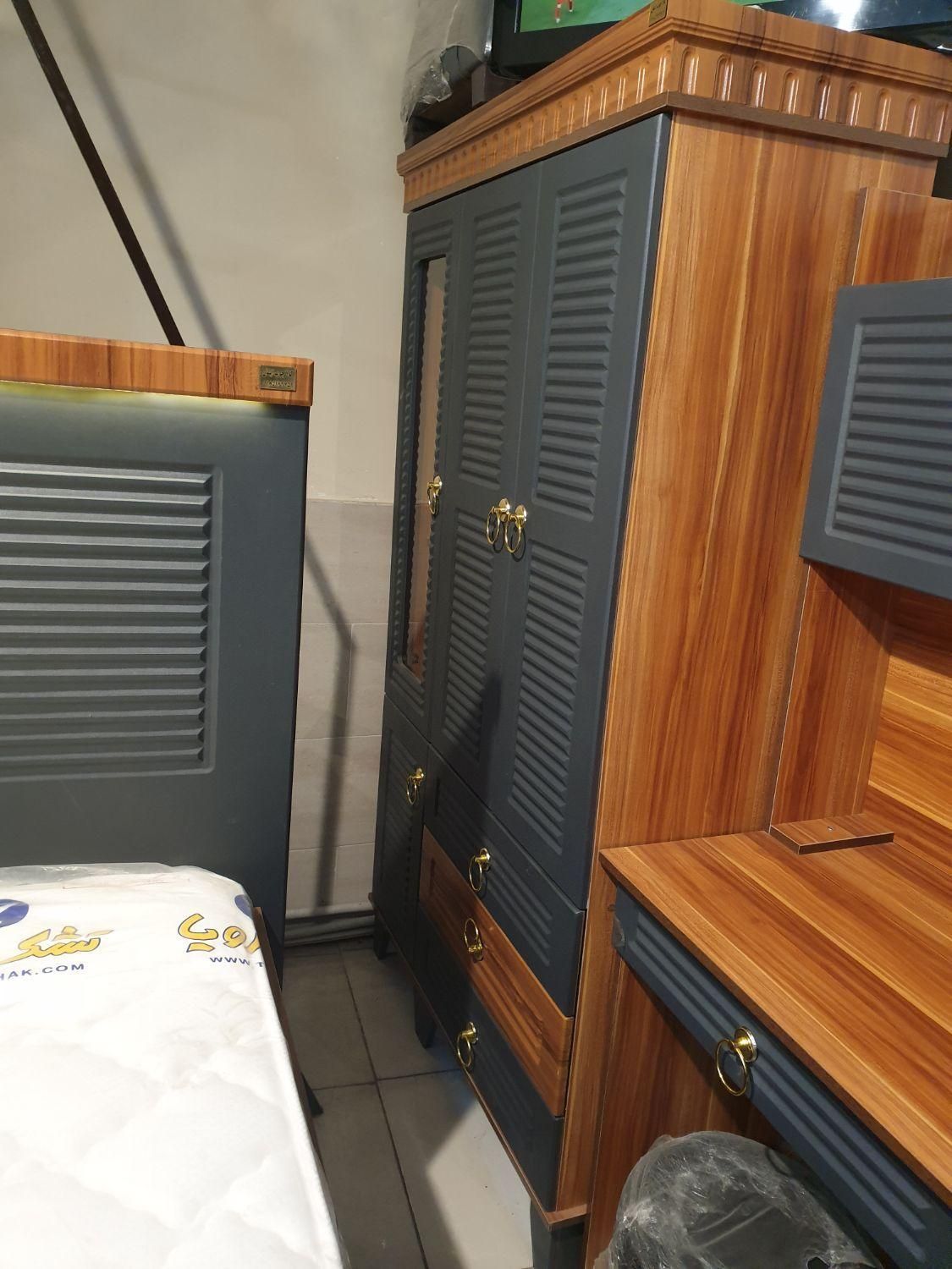 سرویس خواب تخت کمد بوفه میز ارایش میز تحریر تشک|تخت و سرویس خواب|همدان, |دیوار