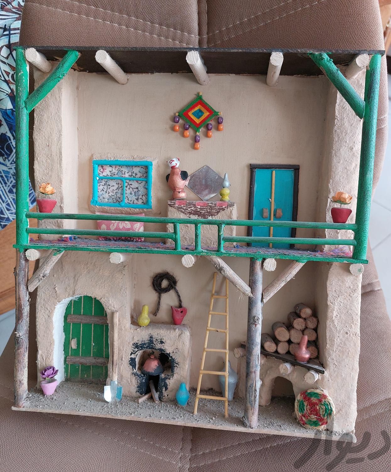 تابلوی سه بعدی  خانه دو طبقه روستایی  و زن روستایی|تابلو، نقاشی و عکس|تهران, دهکده المپیک|دیوار