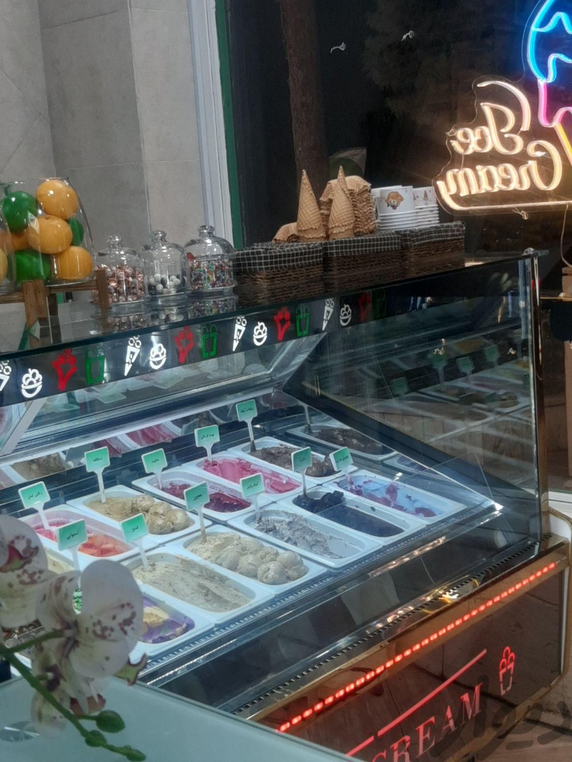کارگر ساده ابمیوه و بستنی|استخدام خدمات فروشگاه و رستوران|تهران, تهران‌سر|دیوار