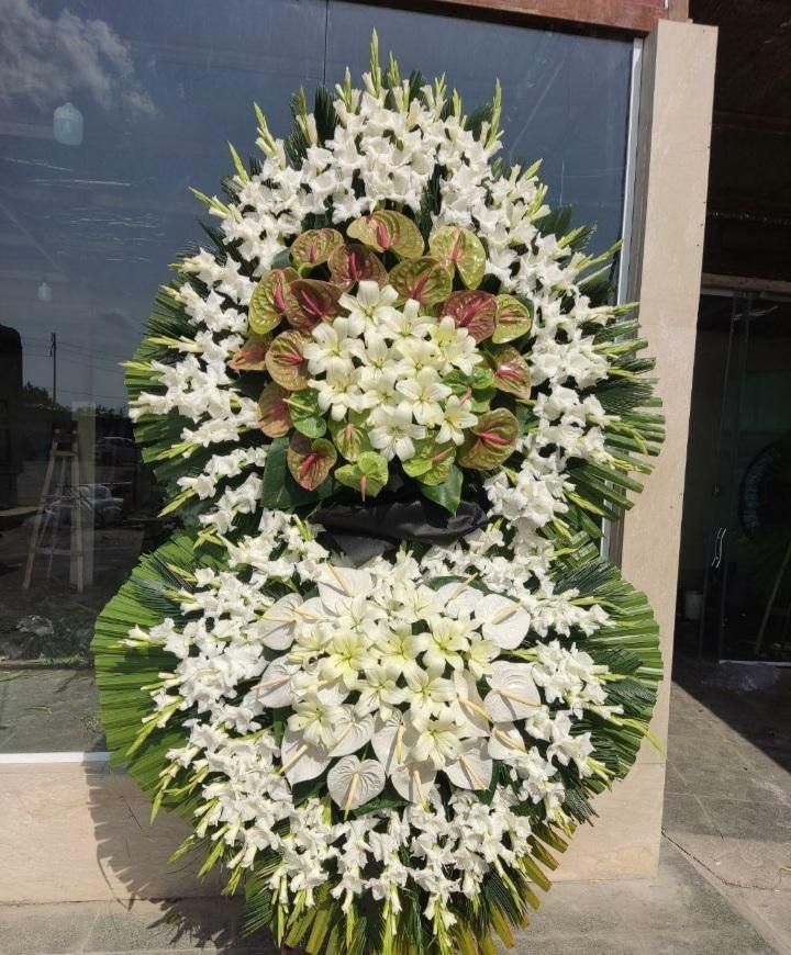 تاج گل برای عرض تسلیت ترحیم ختم دو طبقه سه طبقه|گل و گیاه طبیعی|تهران, شهرک محلاتی|دیوار