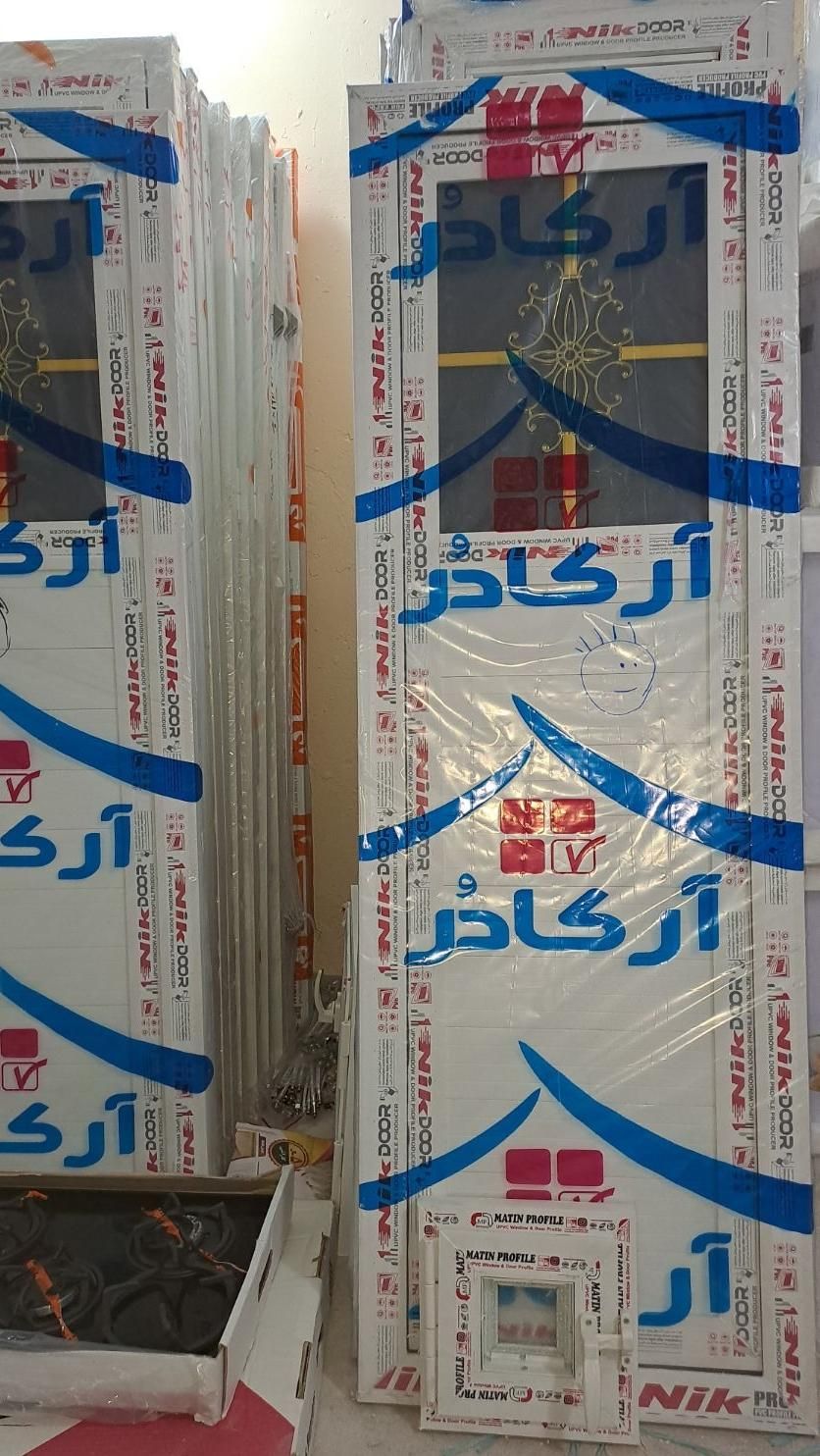 درب آلومینیوم و پی*وی*سی*سرو*یسی وچوبی|حراج|قشم, |دیوار