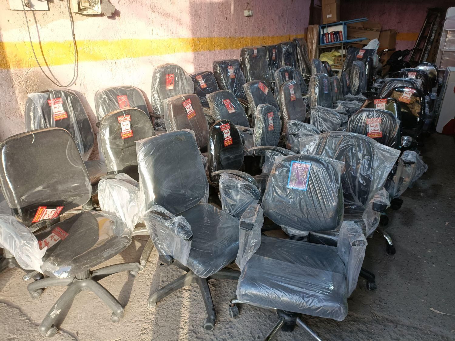 صندلی چرخدار وجک دار|صندلی و نیمکت|کرمان, |دیوار