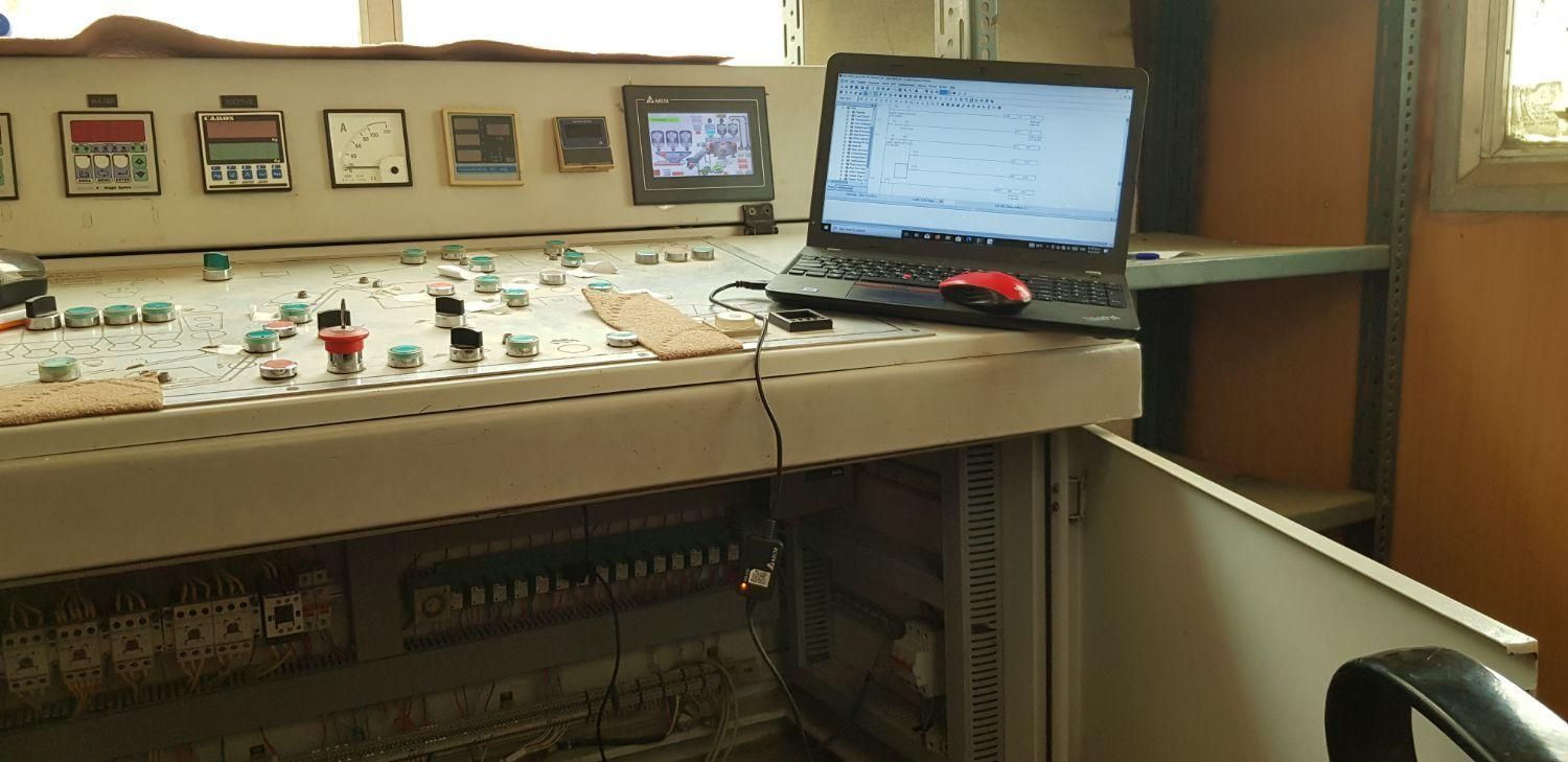 برقکار صنعتی تابلو برق PLC/CNC بچینگ بتون آسفالت|خدمات پیشه و مهارت|اهواز, سیصد دستگاه|دیوار
