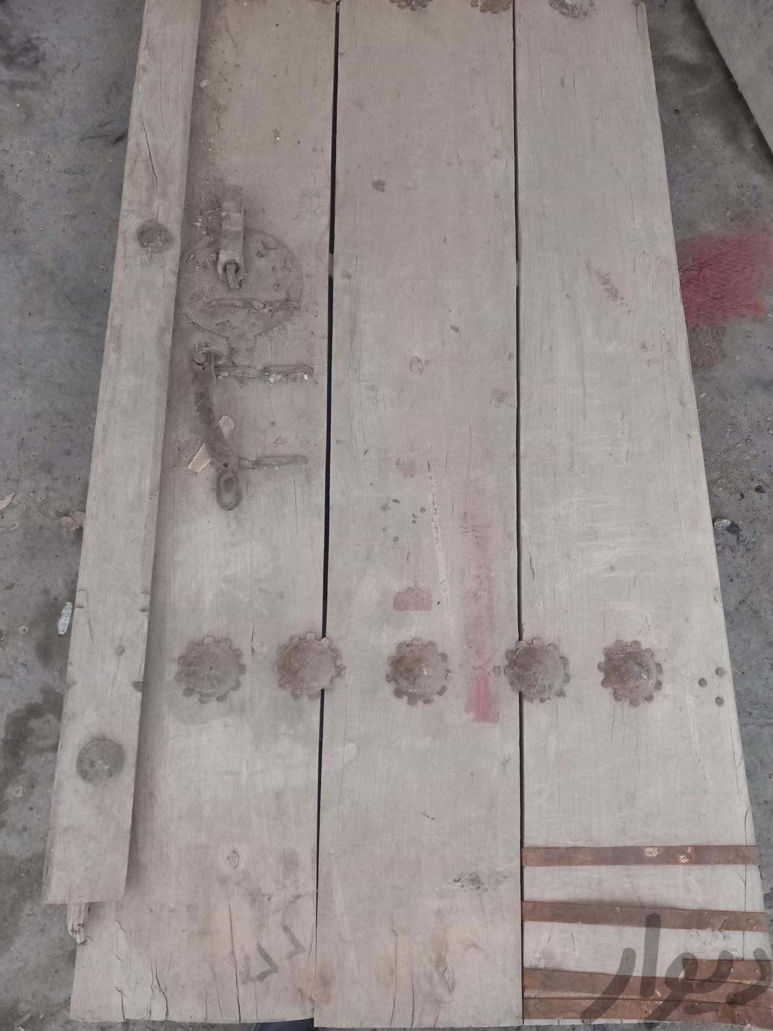 درب چوبی قدیمی|اشیای عتیقه|بروجن, |دیوار