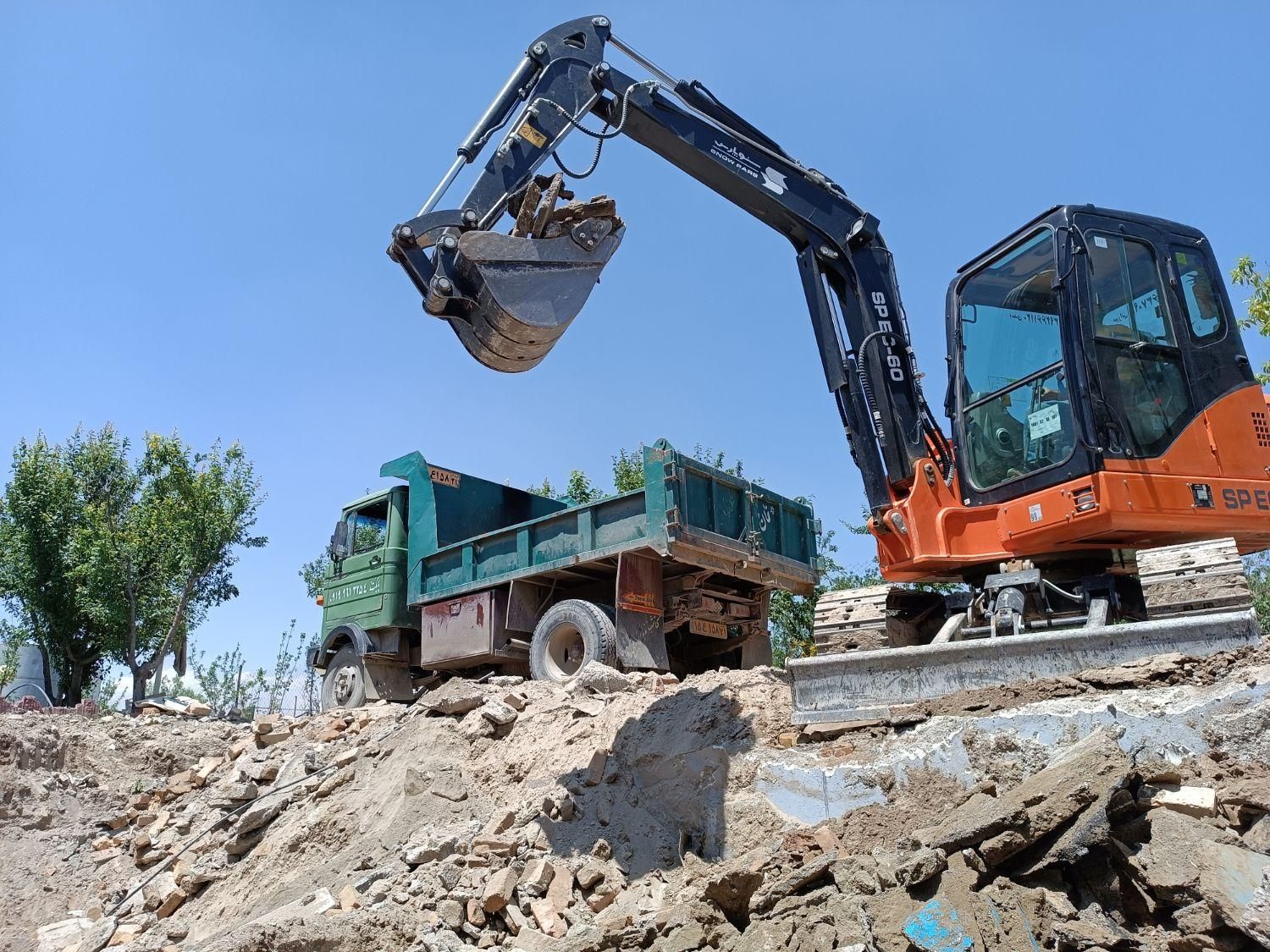 حمل نخاله توسط کارگر و بابکت(مینی بیل)خاور و نیسان|خدمات حمل و نقل|کرج, کمالشهر|دیوار