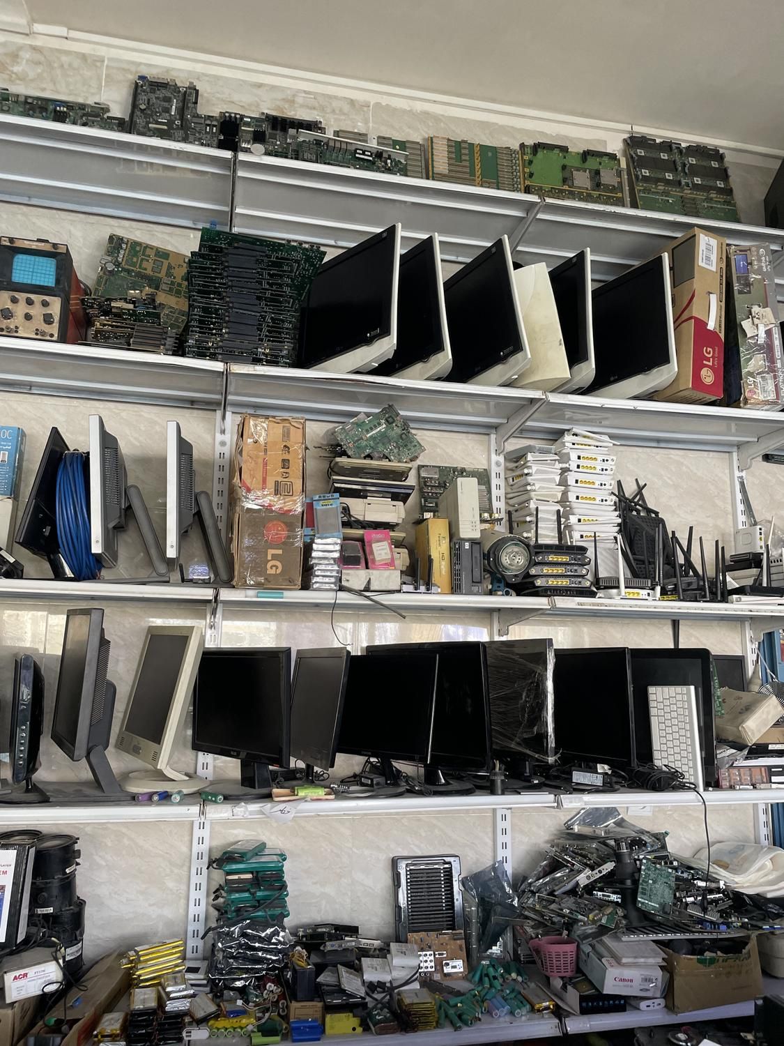 انواع مانیتور LCD و LED|قطعات و لوازم جانبی رایانه|تهران, شهرک شریعتی|دیوار