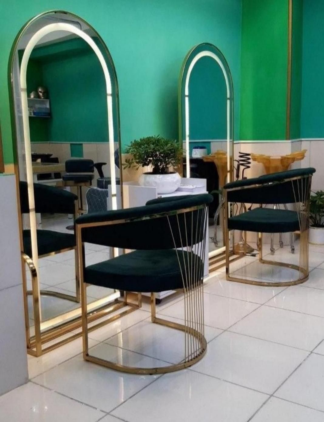 ترولی میز صندلی تخت شنیون دکوراسیون آرایشگاه|آرایشگاه و سالنهای زیبایی|سلماس, |دیوار