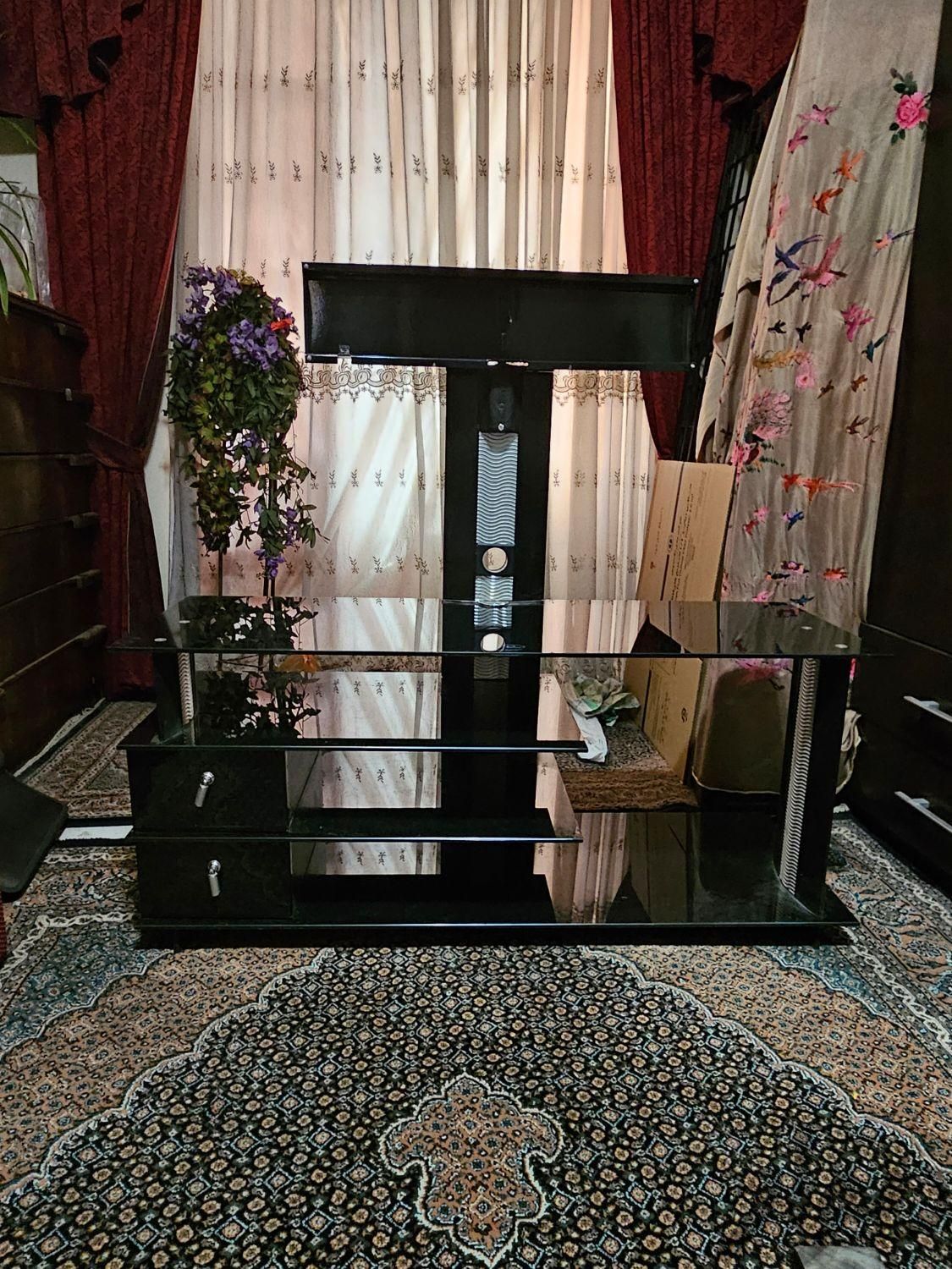 میز تلویزیون شیشه ای شیک با برکت تا ۴۲ اینچمیز|میز تلویزیون|تهران, بهار|دیوار