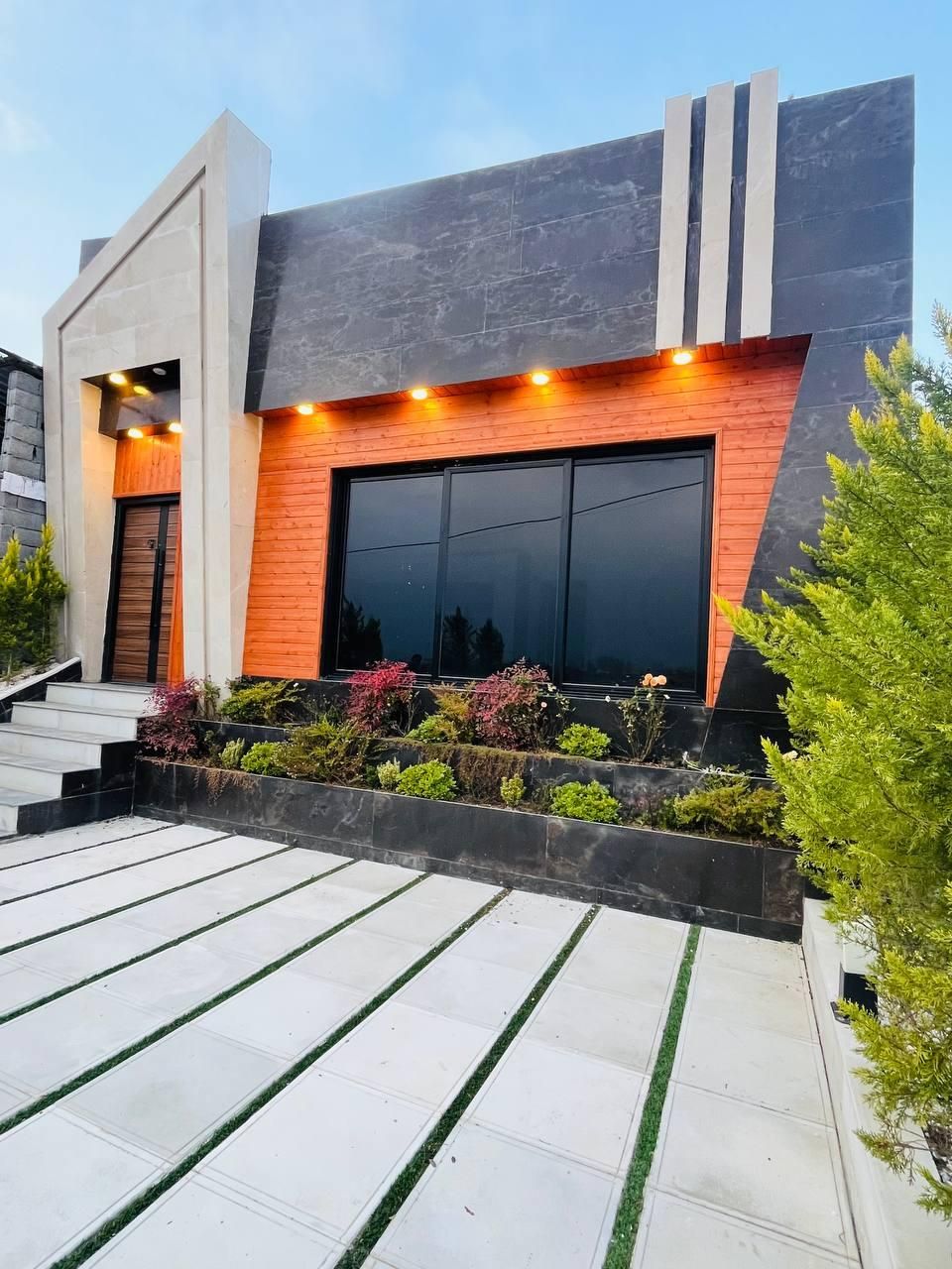 ویلا خوش نشین۲۰۰زمین/۱۰۰بنا/دوخوابه/ویو جنگل سندار|فروش خانه و ویلا|ایزدشهر, |دیوار