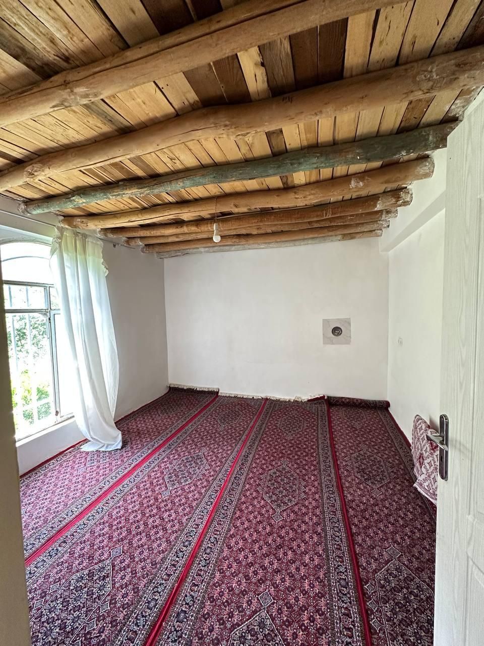 ویلا ارغوان به صورت مستقل در باغات روستای داریان|اجارهٔ کوتاه‌مدت ویلا و باغ|کرمانشاه, |دیوار
