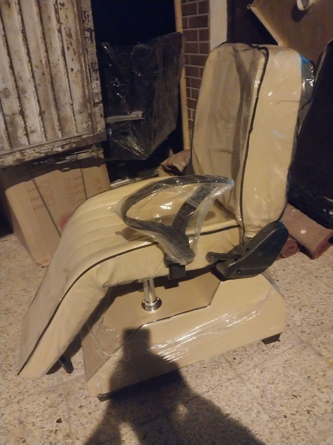 صندلی آرایش زنانه|آرایشگاه و سالنهای زیبایی|دزفول, |دیوار