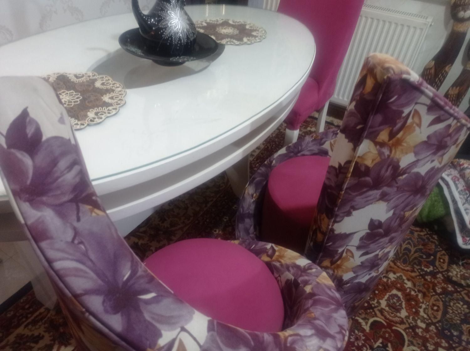 ست مبلمان و میز ناهار خوری4 نفره و گل میز وفرش|مبلمان خانگی و میز عسلی|شاهین‌شهر, عطار|دیوار