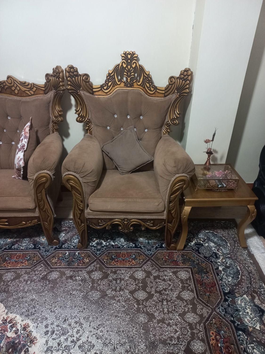 مبل ۷نفره سالم بدونه کوچک ترین ایراد با جلو مبلی|مبلمان خانگی و میز عسلی|رباط‌کریم, |دیوار