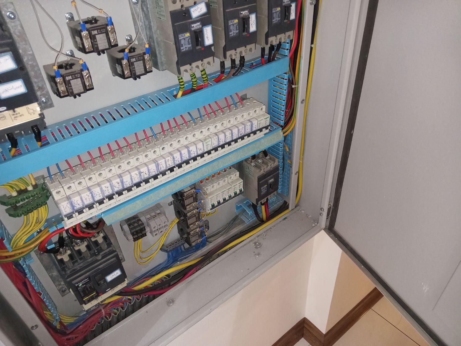 خدمات تابلو برق صنعتی تعمیر ژنراتور اینورتر PLC