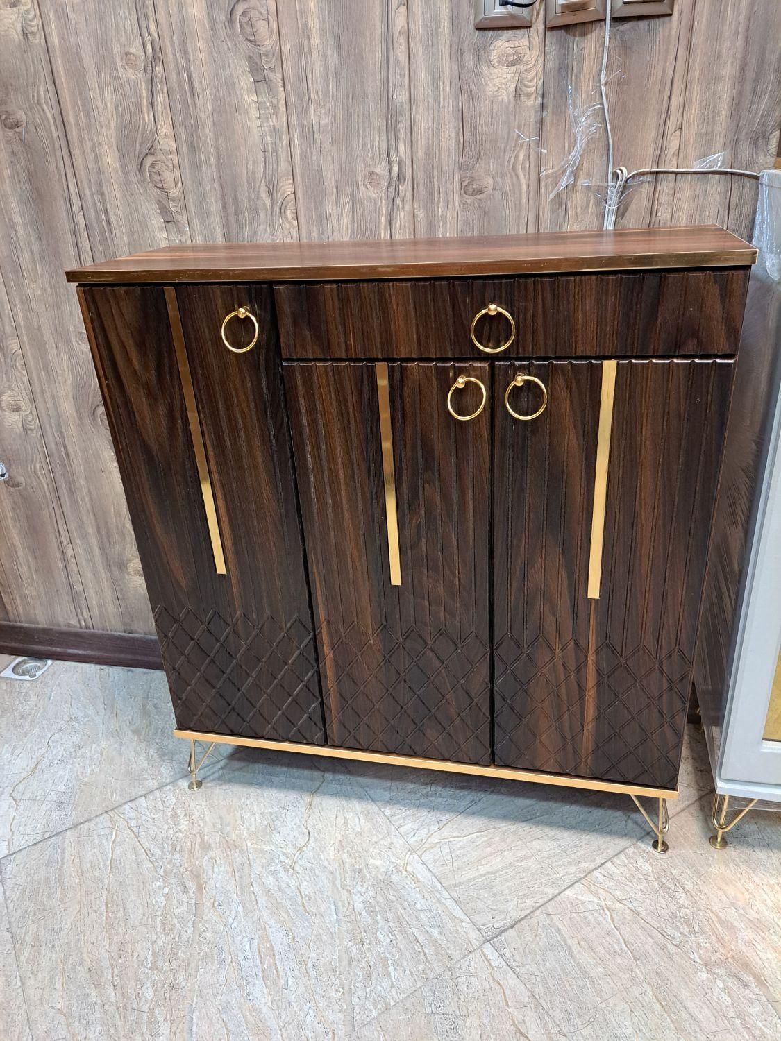 **جاکفشی **|جاکفشی، کمد، دراور|یزد, |دیوار